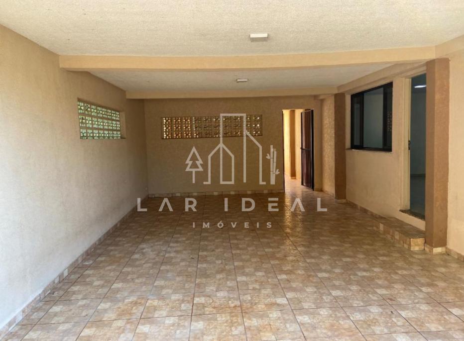 Casa Ampla e com Quintal no Jd. Tarobá, com 1 Suíte e 2 Quartos