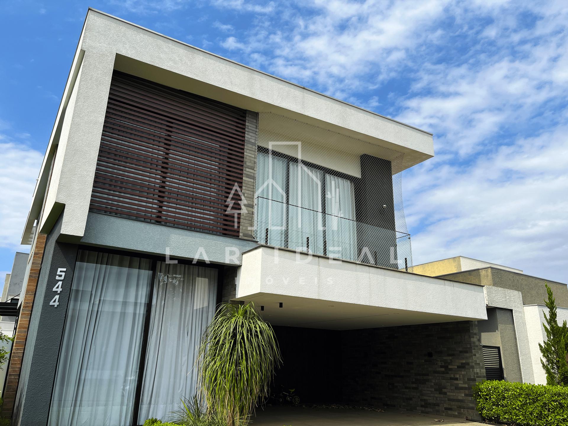 Sobrado de Luxo Semimobiliado com SPA e 3 Suítes no Condomínio Terras Alpha II