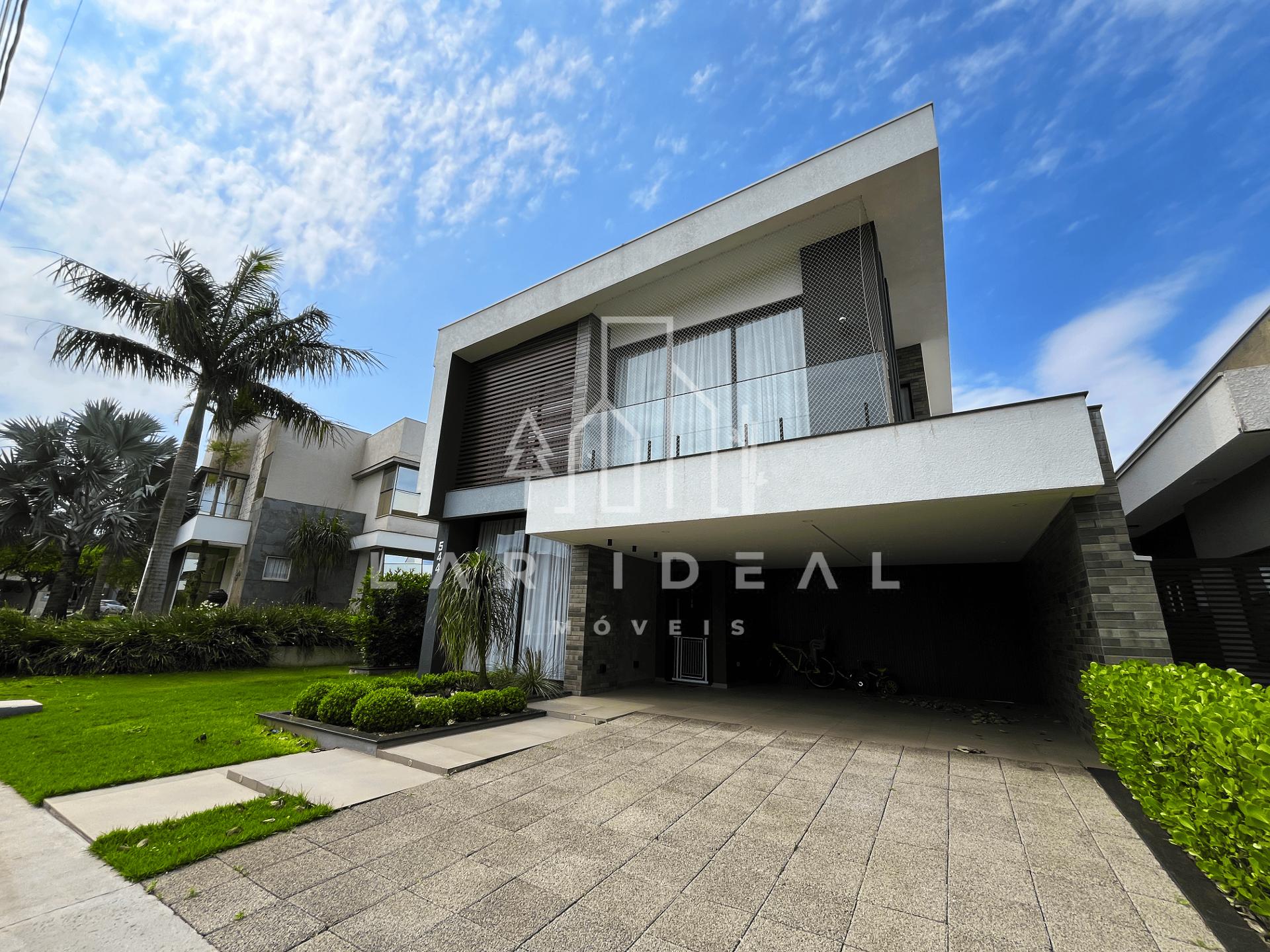 Sobrado de Luxo Semimobiliado com SPA e 3 Suítes no Condomínio Terras Alpha II