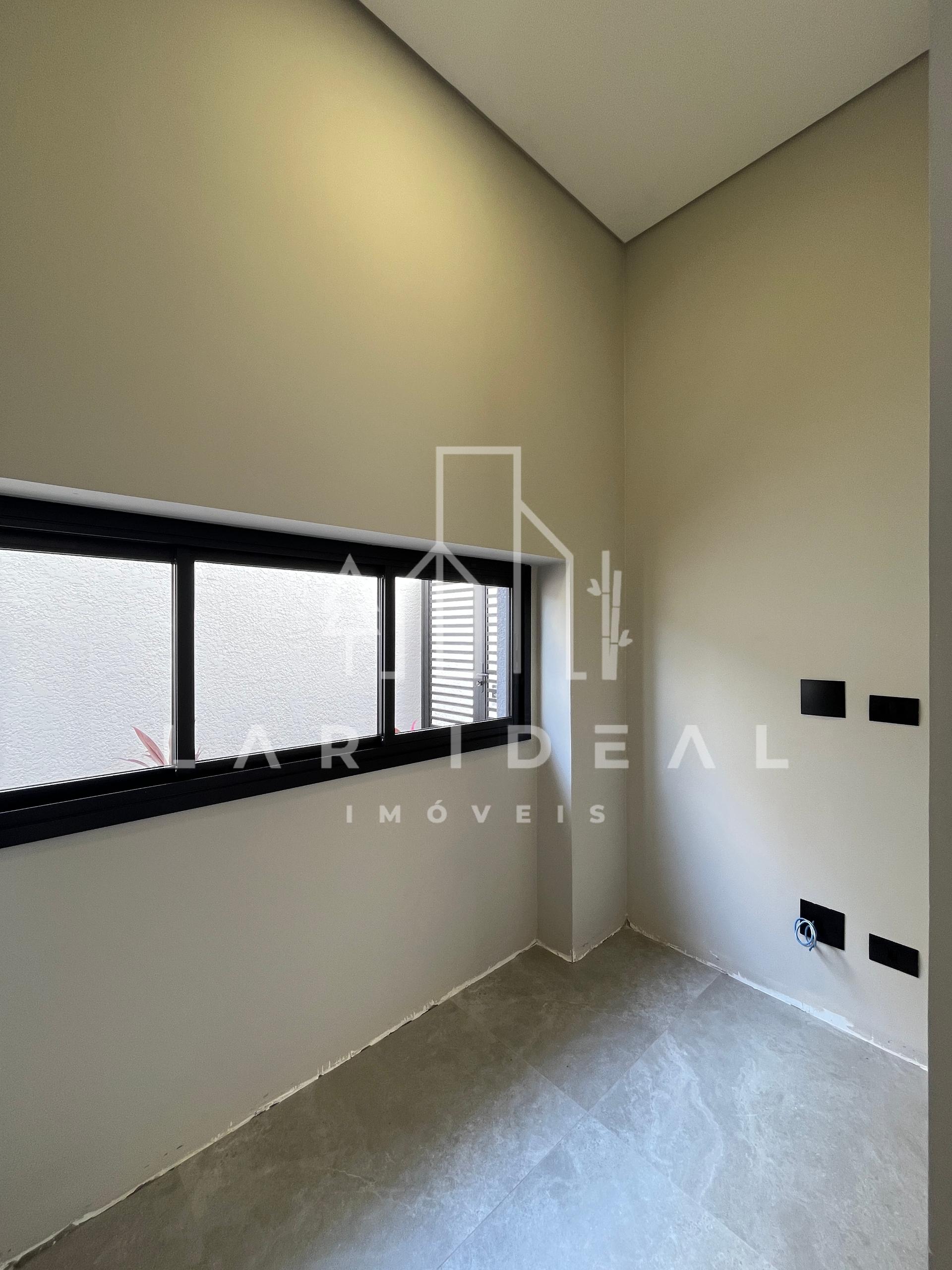 Casa no Condomínio Vila Firenze, com 03 suítes sendo uma master.