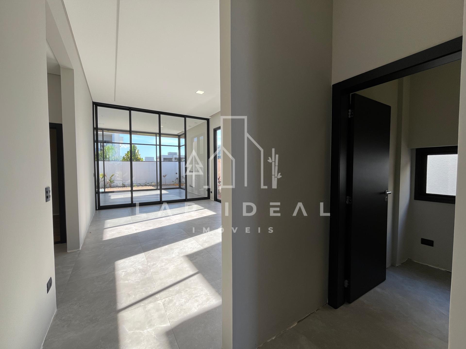 Casa no Condomínio Vila Firenze, com 03 suítes sendo uma master.