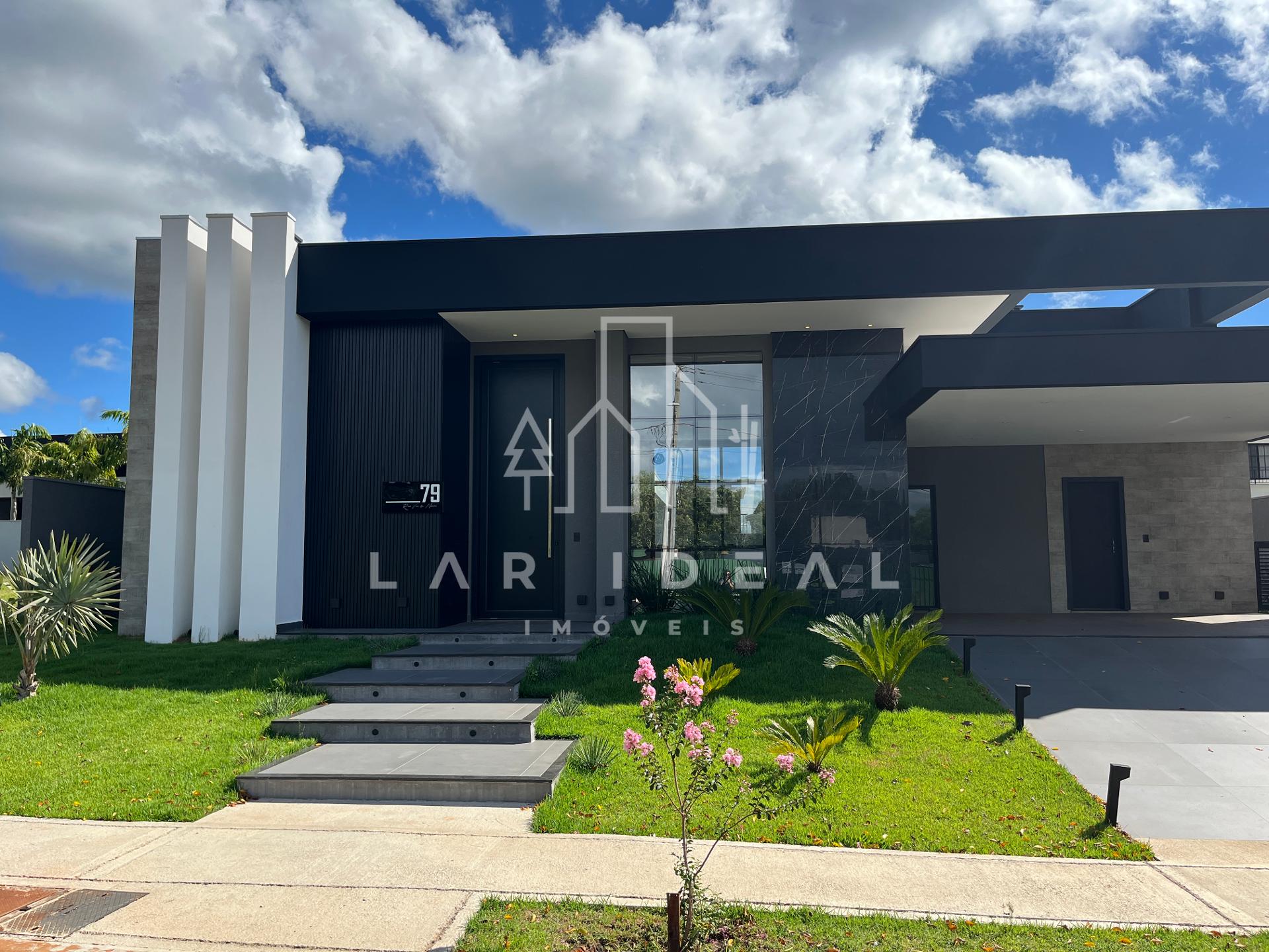Casa de Altíssimo Padrão no Condominio Royal com 04 Suíte e Piscina com Prainha