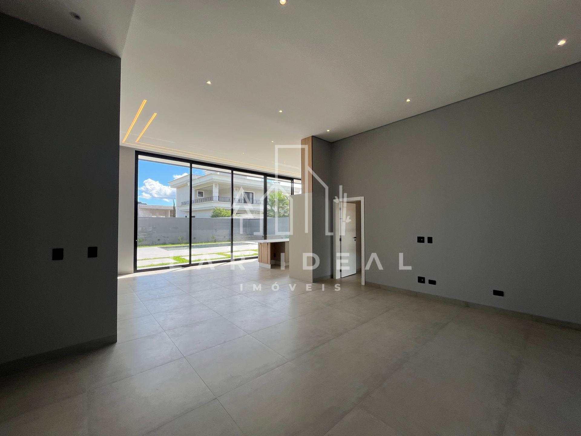 Casa de Altíssimo Padrão no Condominio Royal com 04 Suíte e Piscina com Prainha