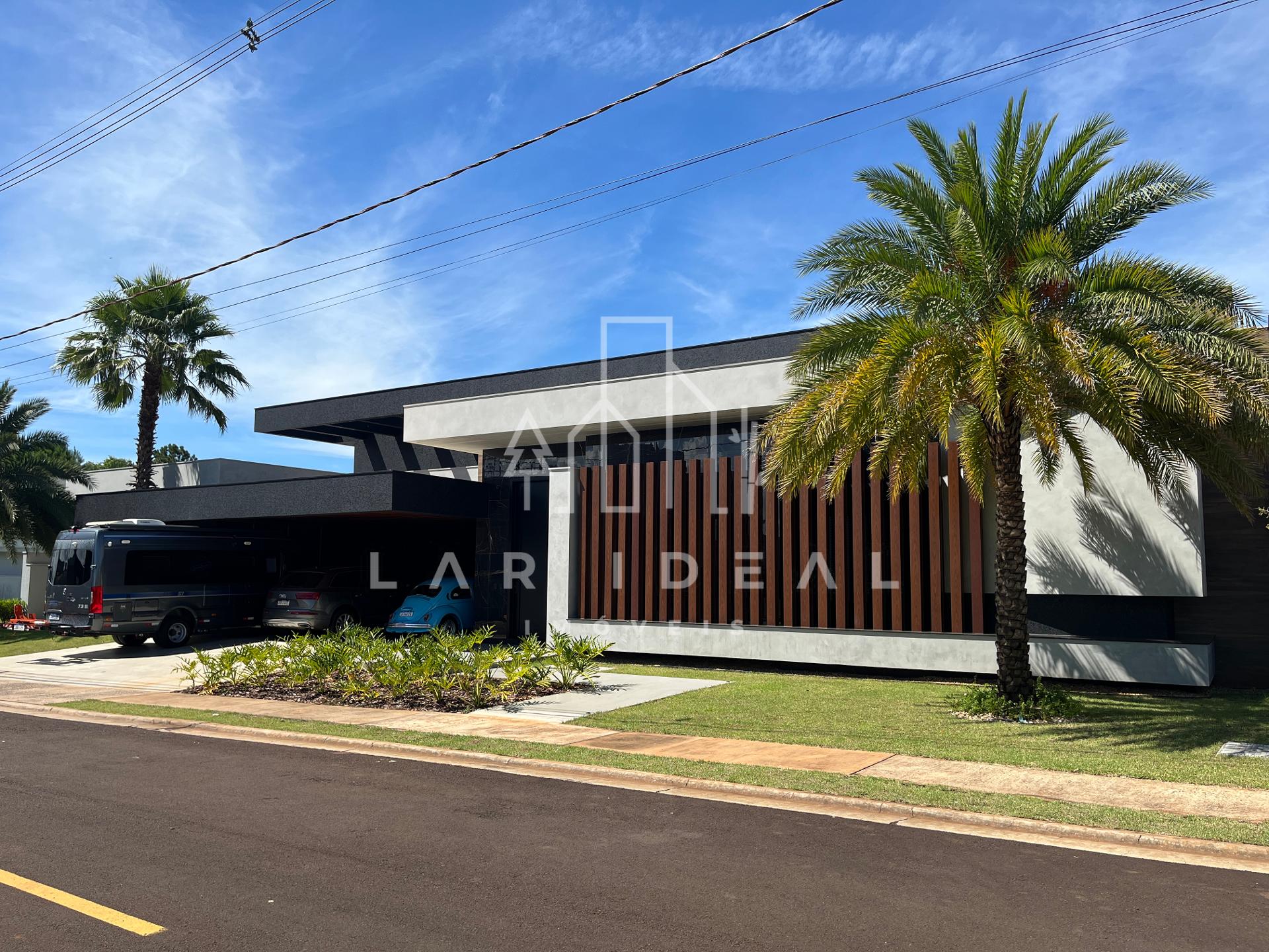 Uma residência Impecável Totalmente Mobiliada no Condominio Royal com 03 Suítes e 01 Quarto