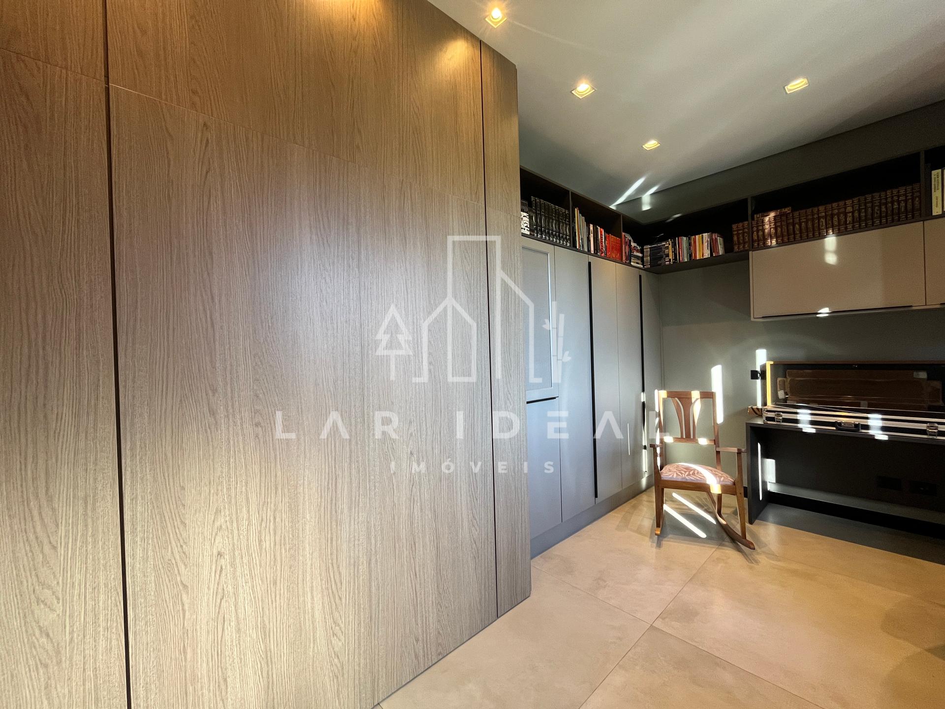 Uma residência Impecável Totalmente Mobiliada no Condominio Royal com 03 Suítes e 01 Quarto