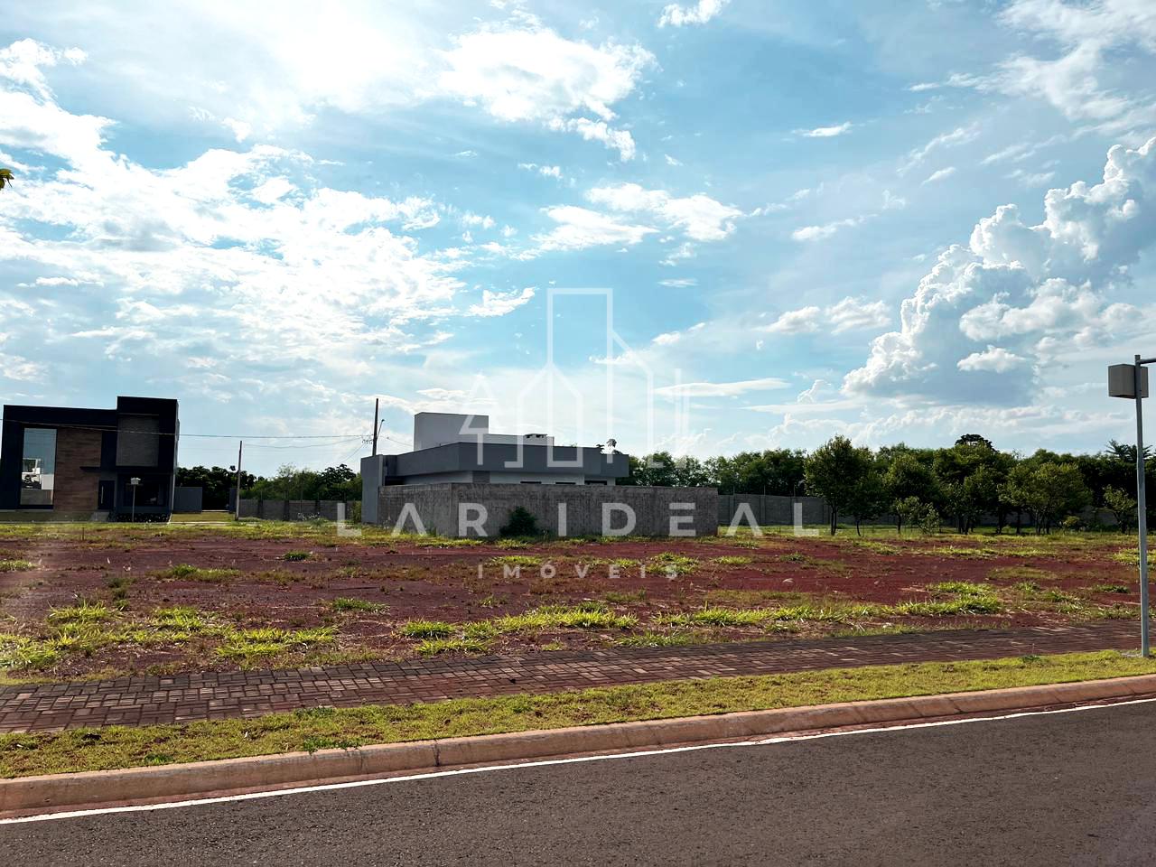 Terreno amplo com 300m² no Condomínio Iguaçu, Vila Carimã