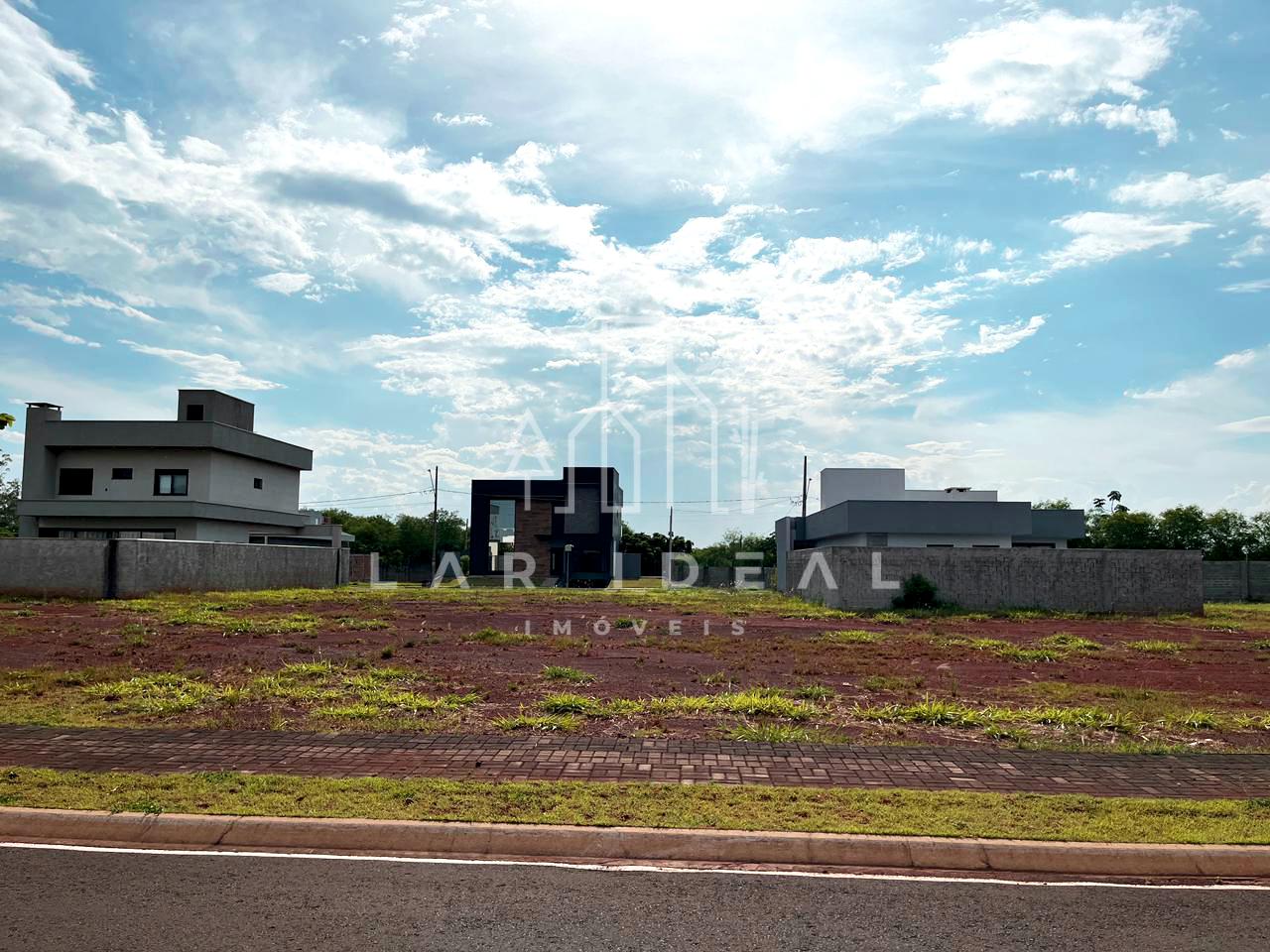 Terreno amplo com 300m² no Condomínio Iguaçu, Vila Carimã