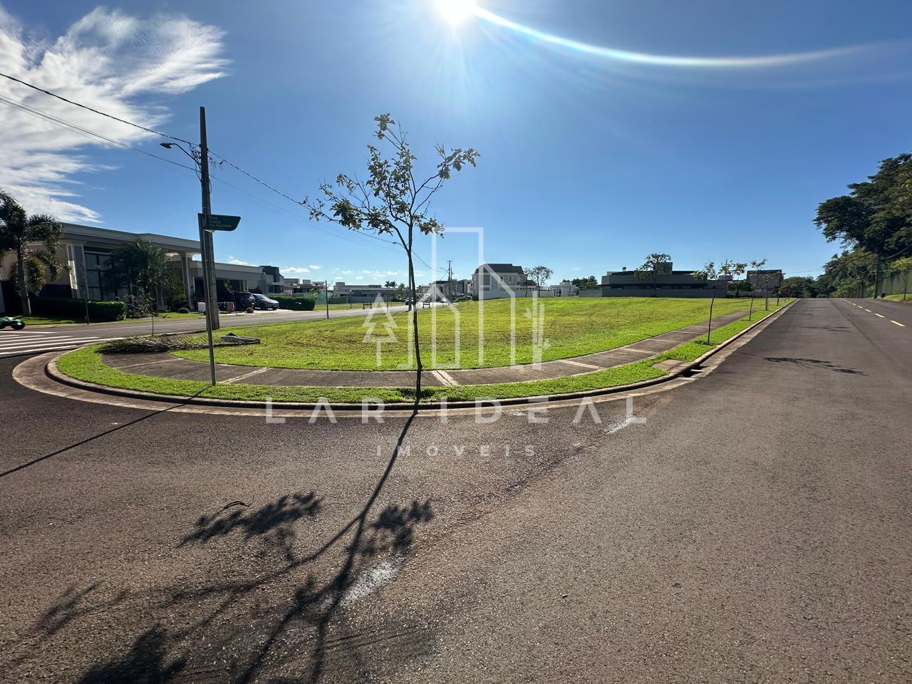 Terreno com 713m  no Condomínio Royal Boulevard - Fase 02