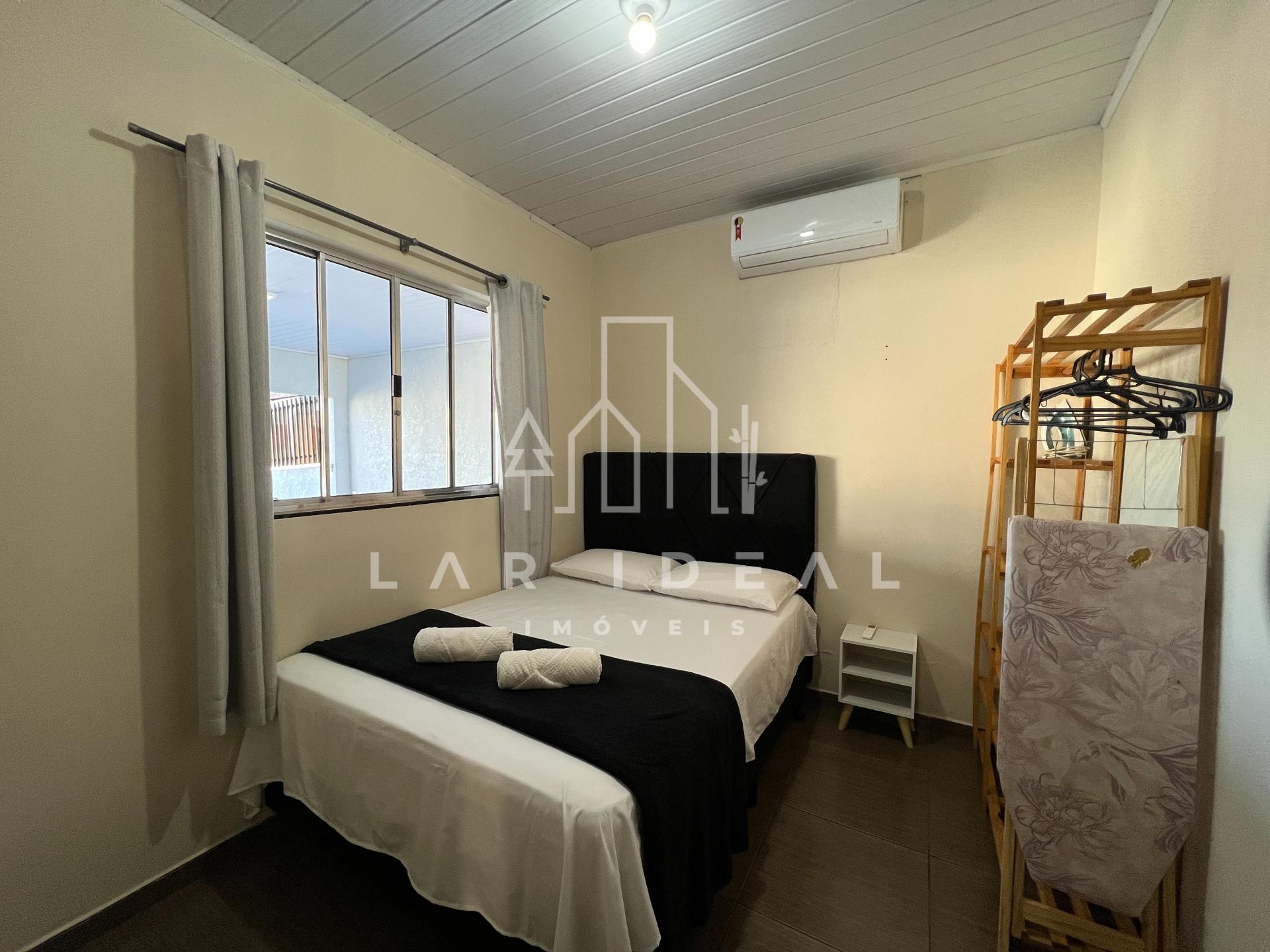 Casa mobiliada, com piscina, churrasqueira e 2 quartos na Vila Adriana