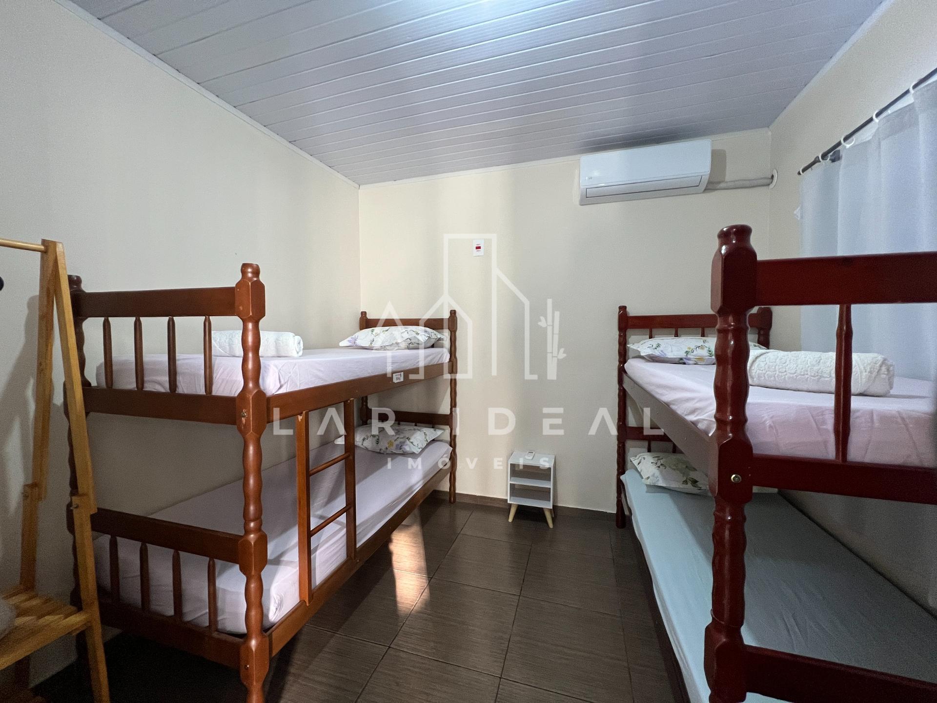 Casa mobiliada, com piscina, churrasqueira e 2 quartos na Vila Adriana