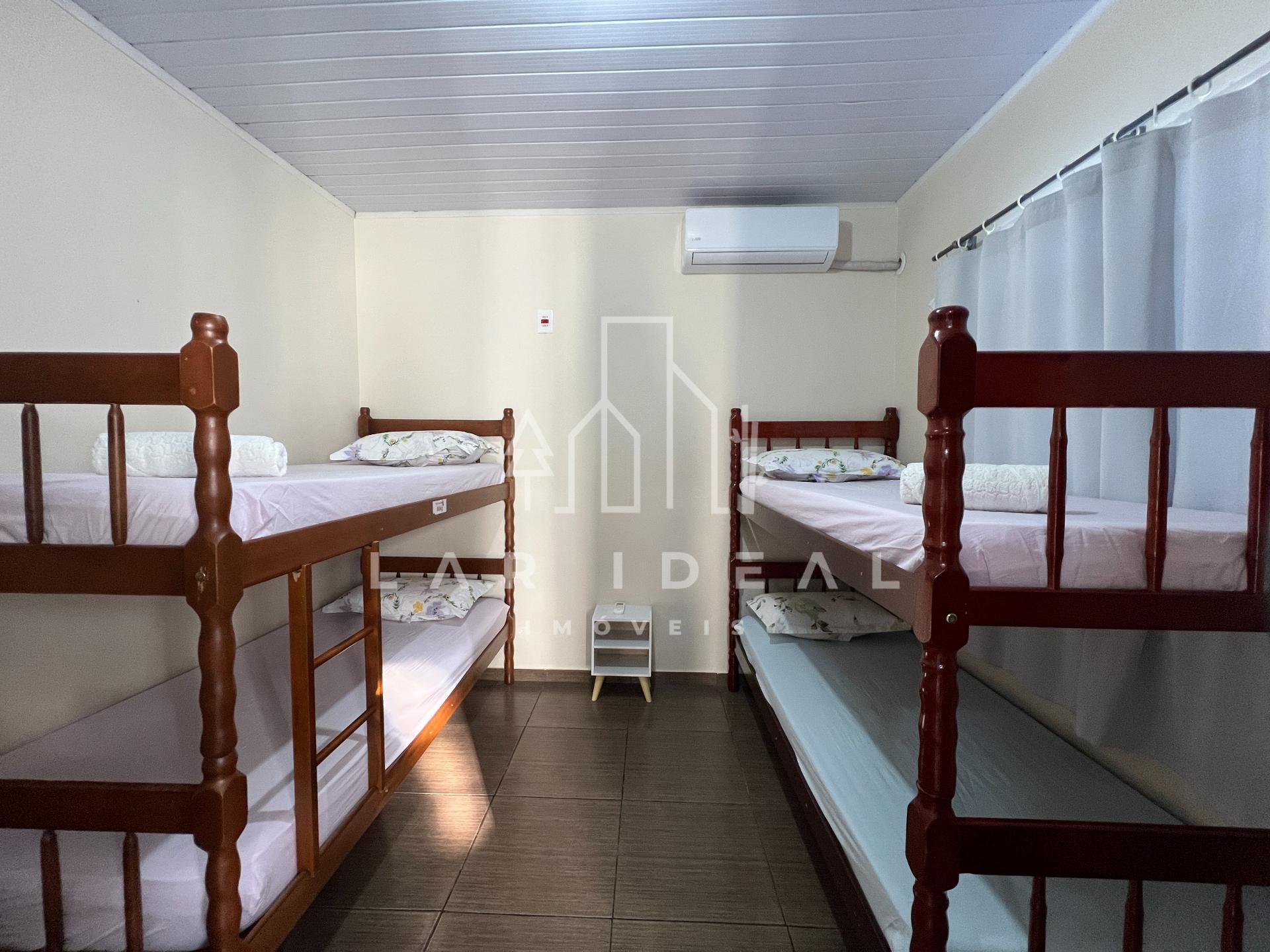 Casa mobiliada, com piscina, churrasqueira e 2 quartos na Vila Adriana