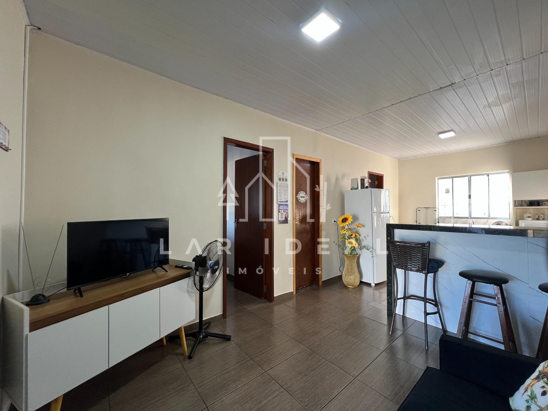 Casa mobiliada, com piscina, churrasqueira e 2 quartos na Vila Adriana