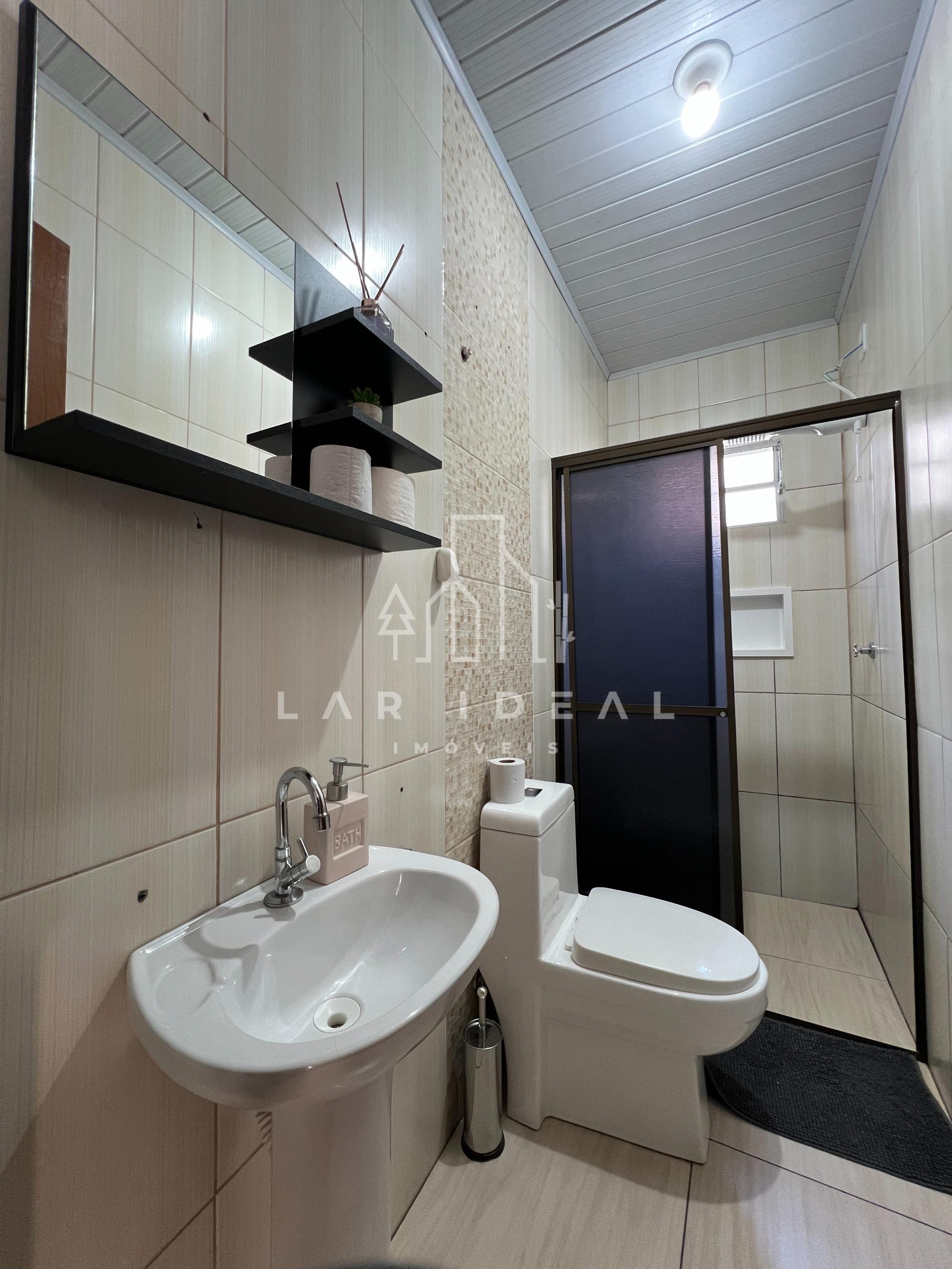 Casa mobiliada, com piscina, churrasqueira e 2 quartos na Vila Adriana