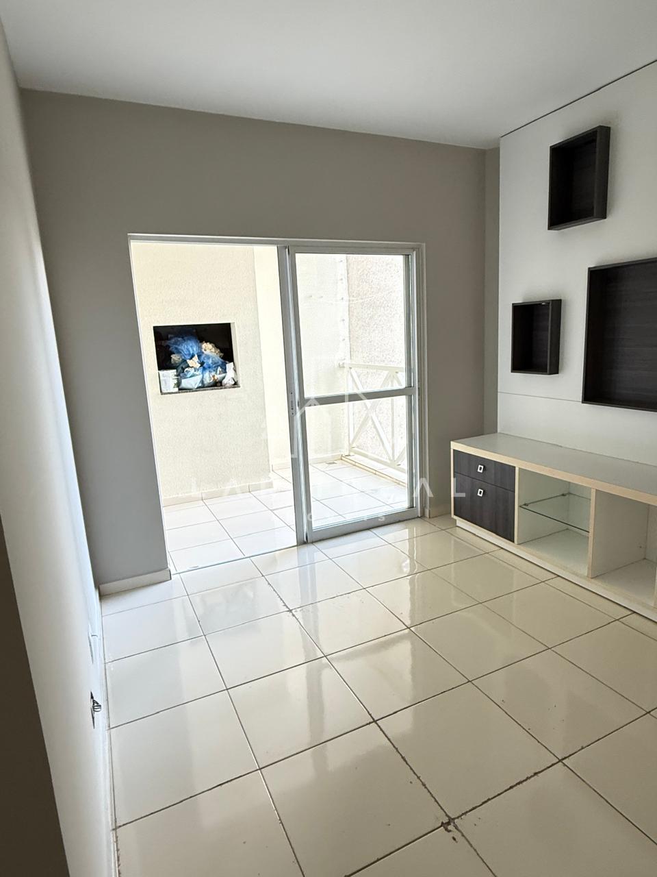 Apartamento semimobiliado no Residencial Angatu, com 2 quartos e sacada com churrasqueira