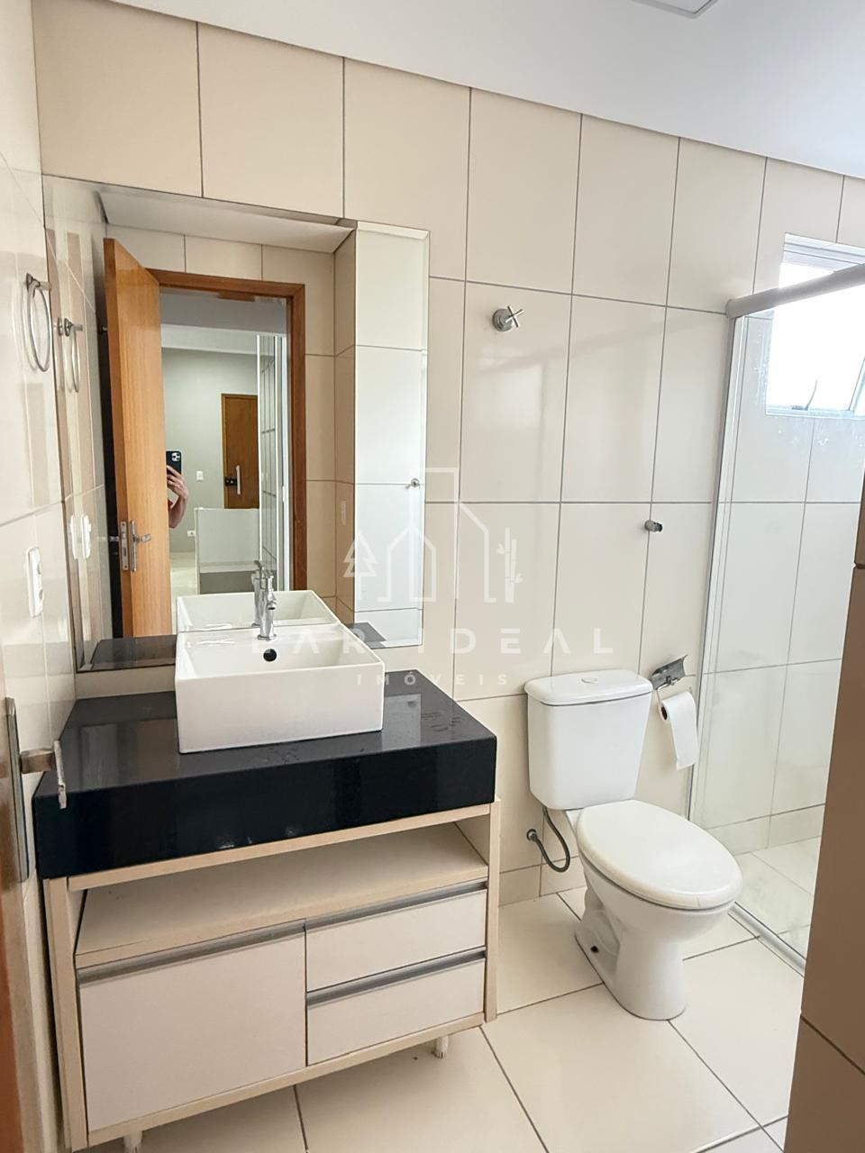 Apartamento semimobiliado no Residencial Angatu, com 2 quartos e sacada com churrasqueira