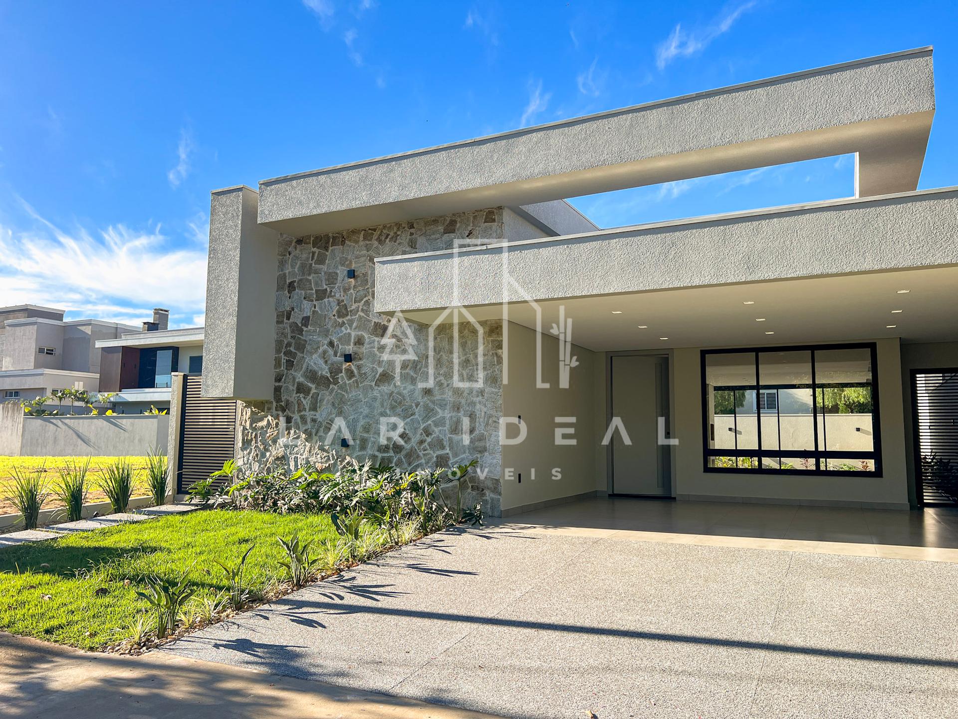 Construção Impecável no Cond. Terras Alpha II, com 1 Suíte, 2 Quartos e Piscina