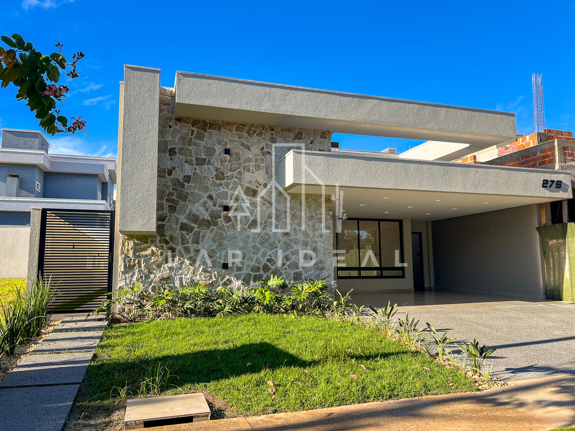 Construção Impecável no Cond. Terras Alpha II, com 1 Suíte, 2 Quartos e Piscina