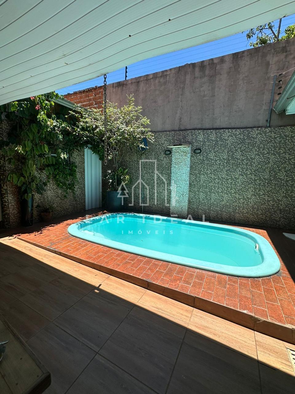Casa ao lado da pista de caminhada Ginásio Costa no Beverly Falls Park