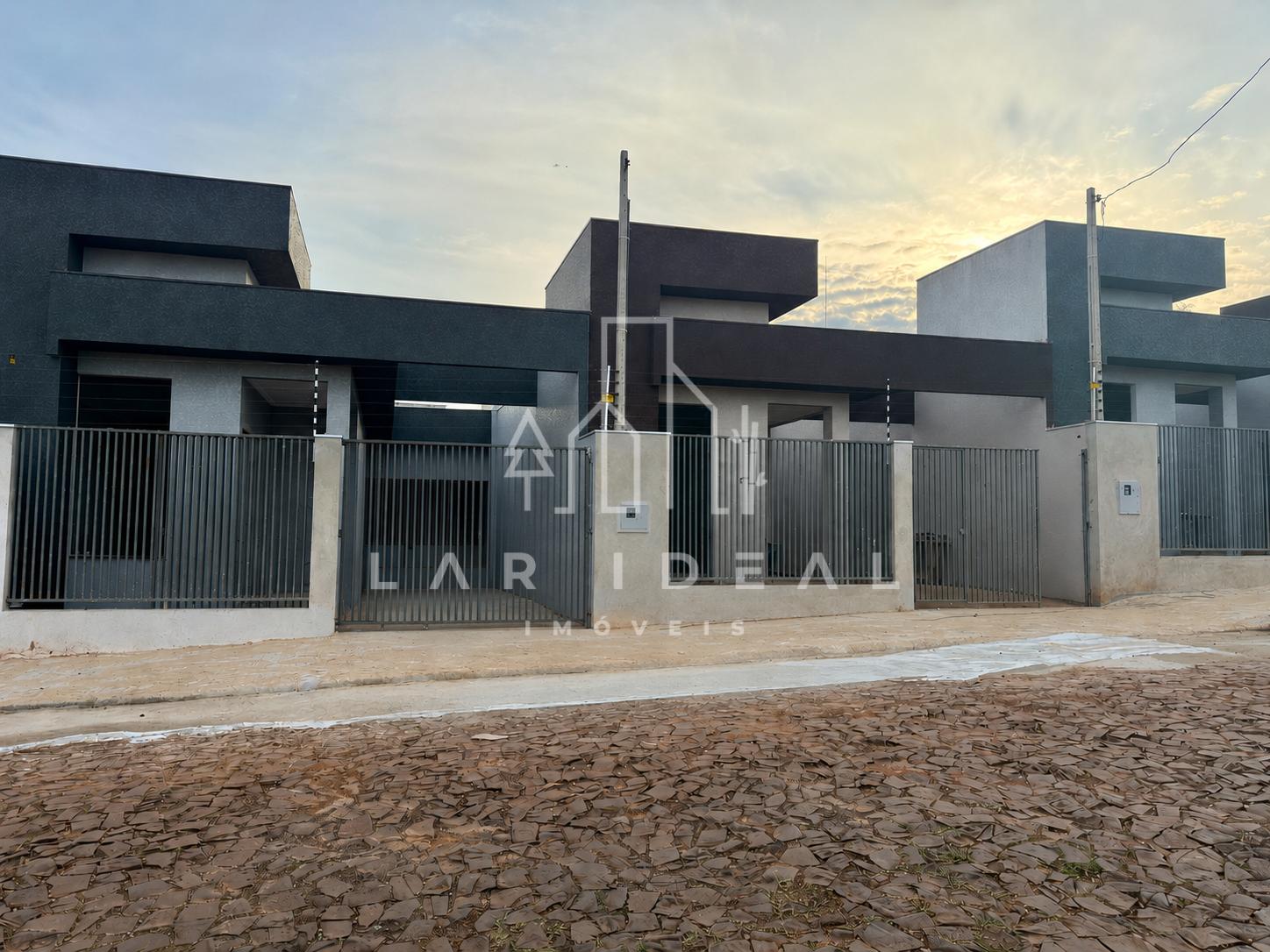 Casa com 3 dormitórios sendo 1 suíte, com excelente padrão de acabamento