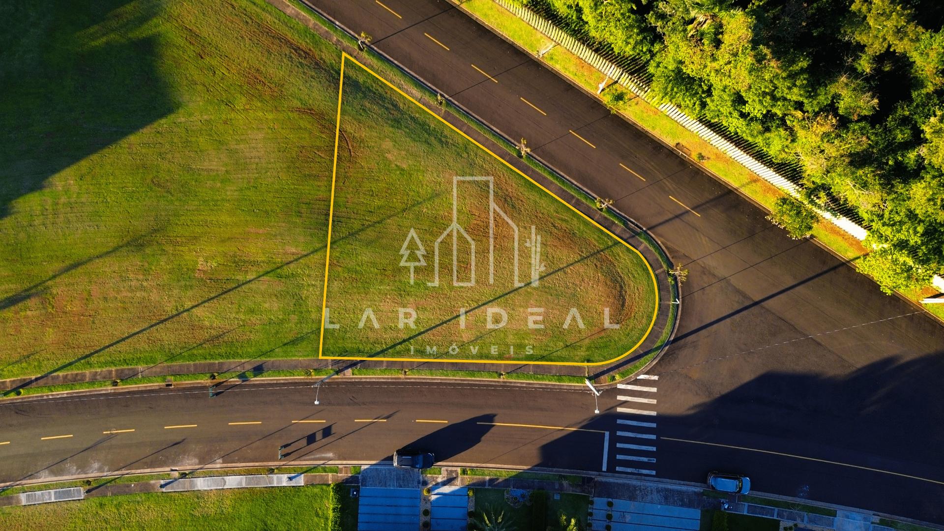 Terreno com 713m² no Condomínio Royal Boulevard, com Entrada e Saldo Parcelado Direto