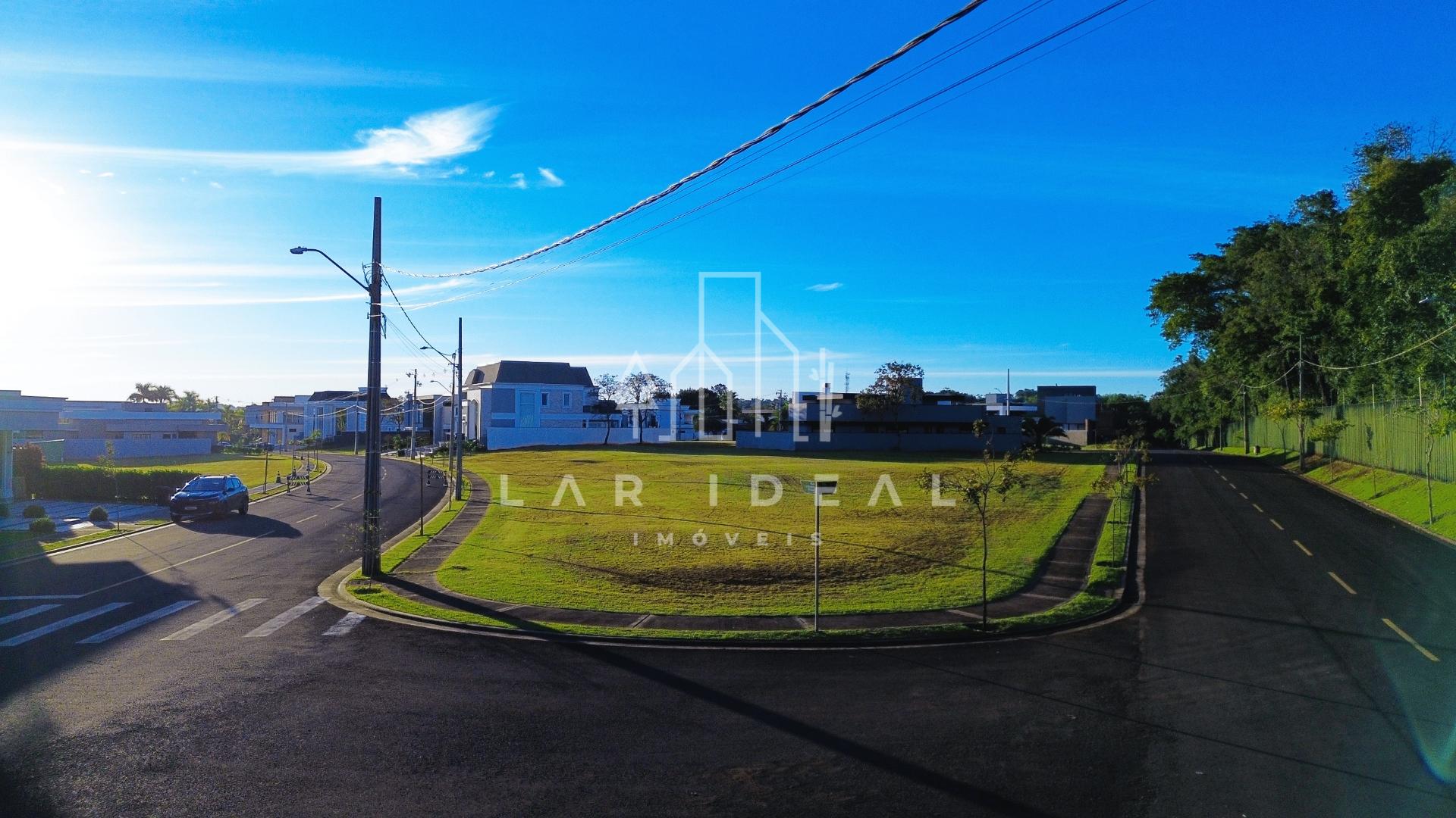 Terreno com 713m² no Condomínio Royal Boulevard, com Entrada e Saldo Parcelado Direto
