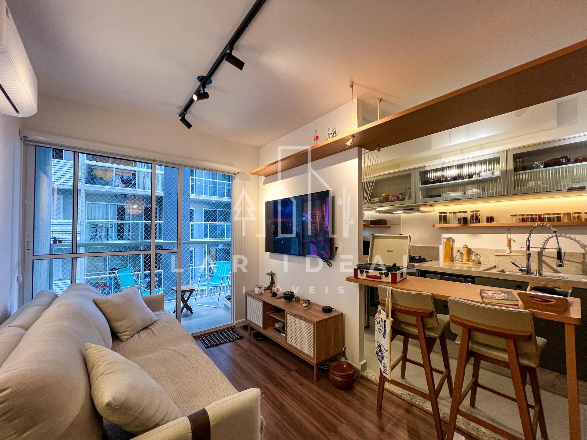 Apartamento semimobiliado para Airbnb à venda no condomínio Royal Legacy em Foz