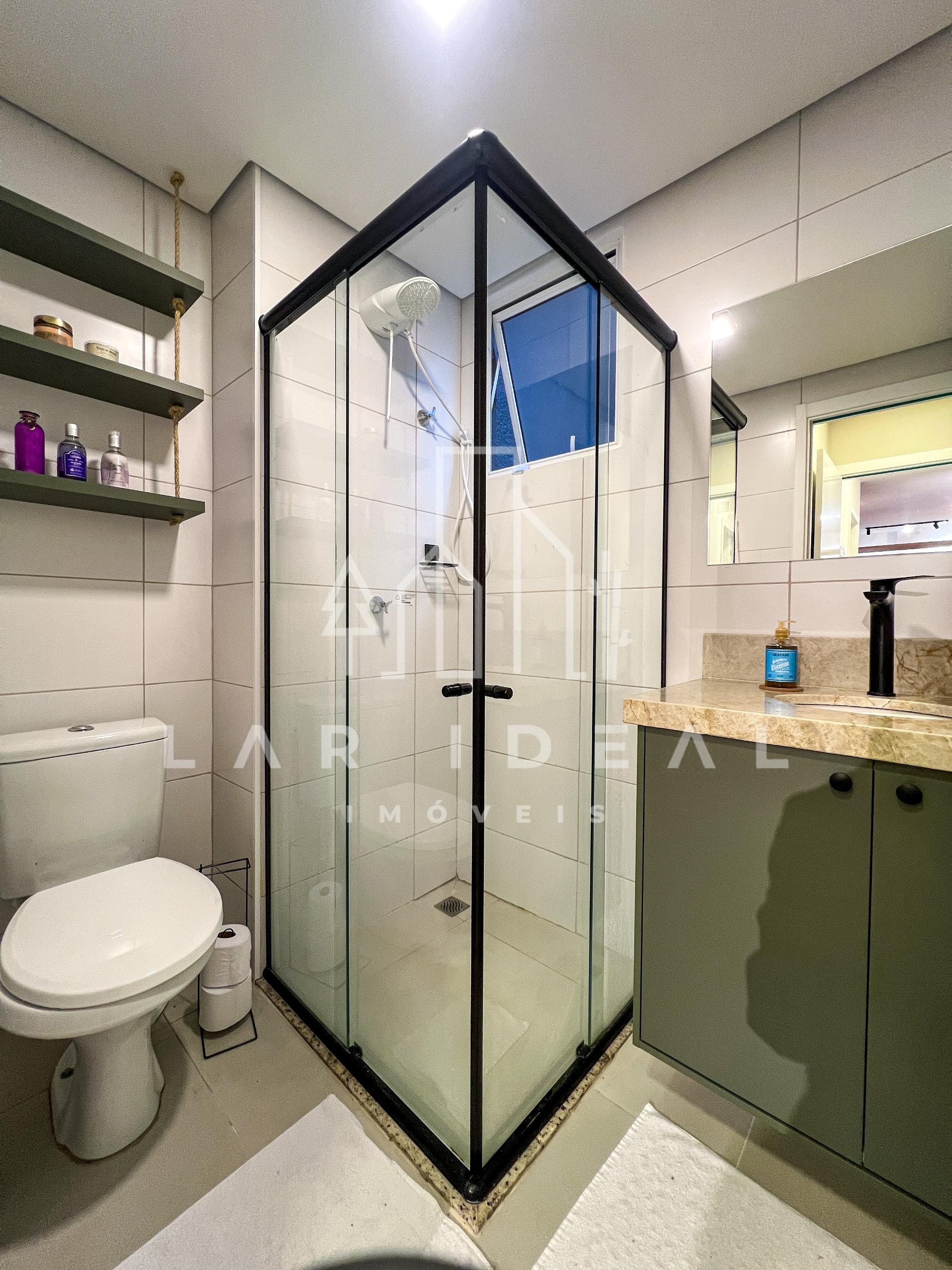 Apartamento semimobiliado para Airbnb à venda no condomínio Royal Legacy em Foz