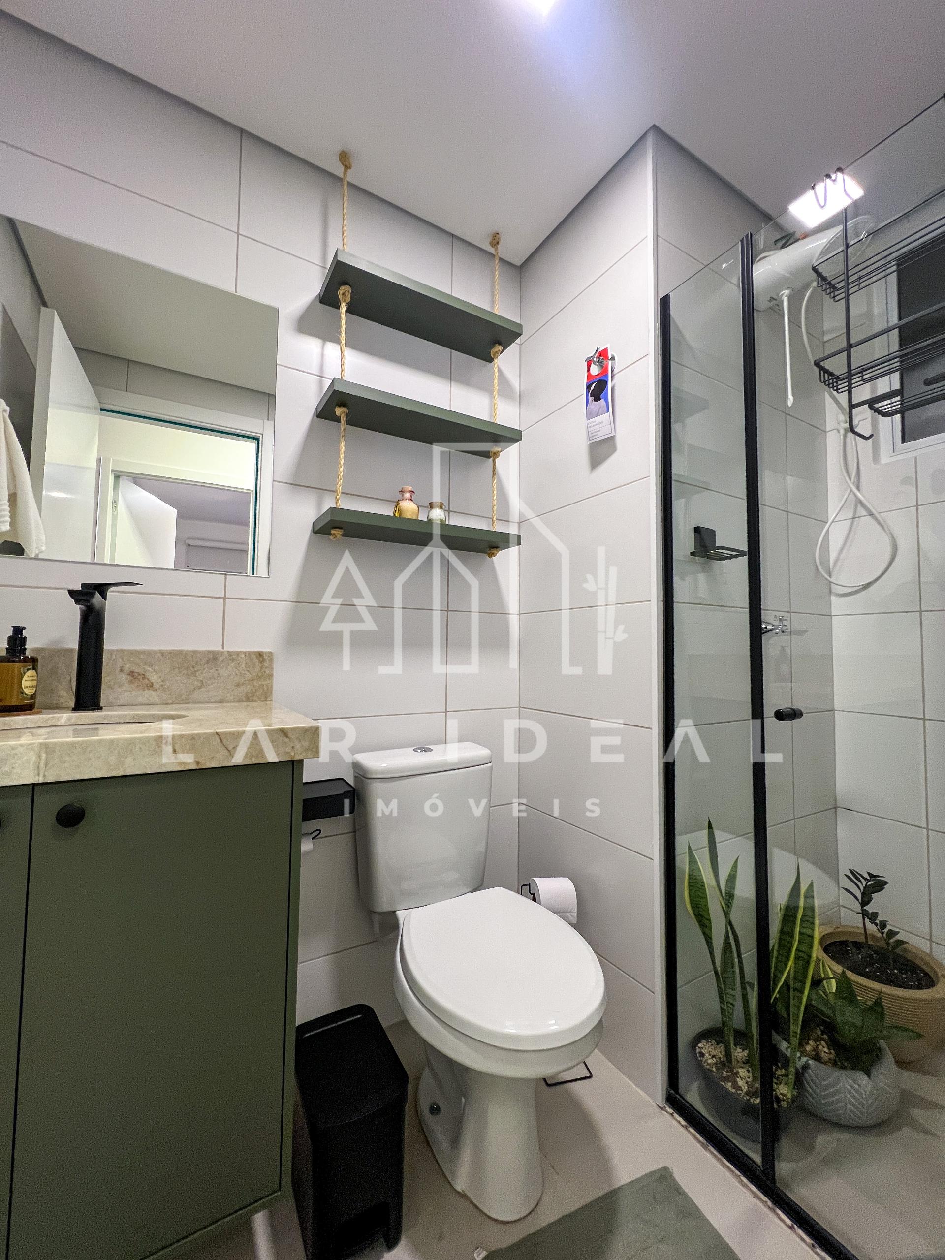 Apartamento semimobiliado para Airbnb à venda no condomínio Royal Legacy em Foz