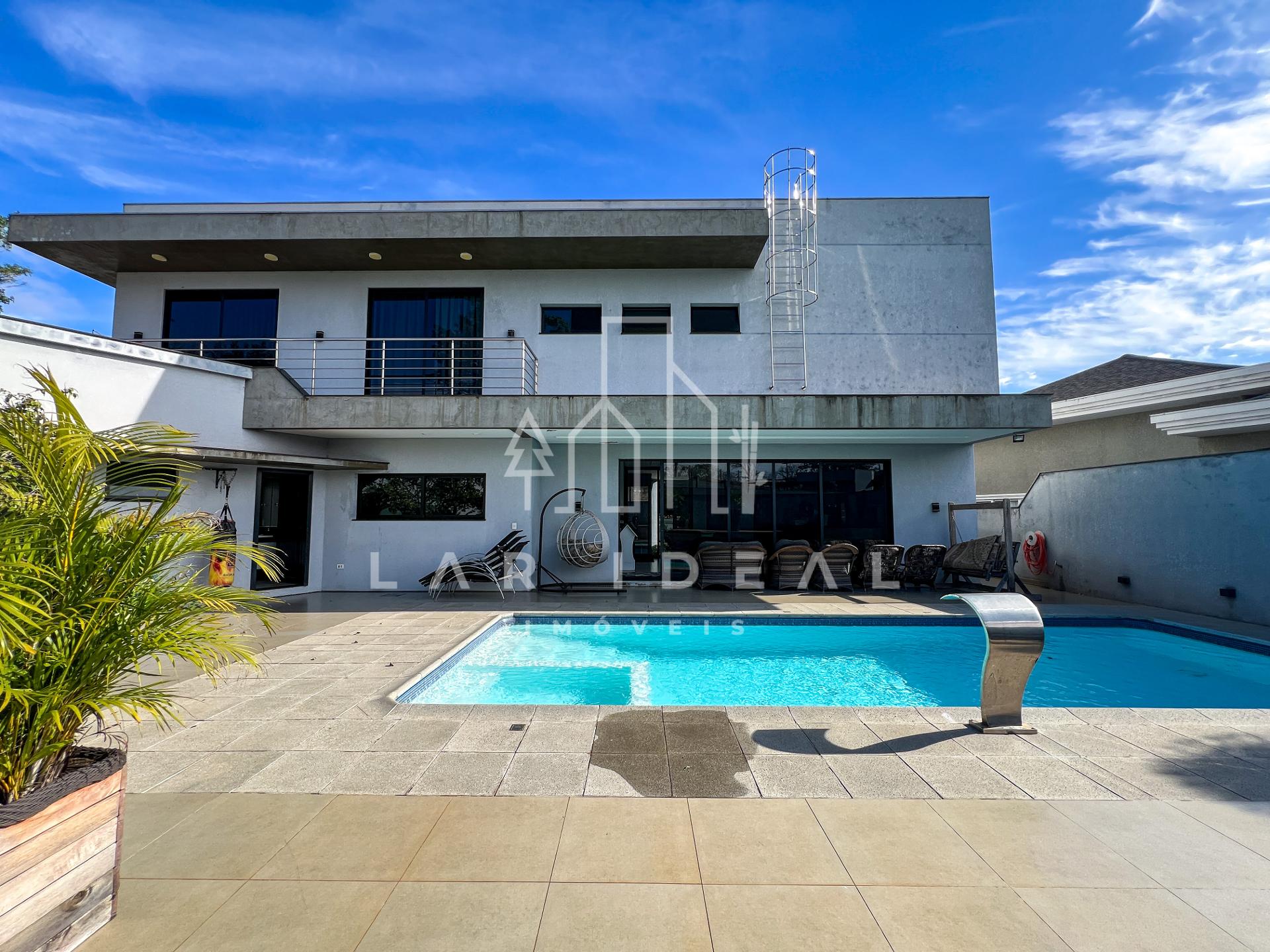 Sobrado de Luxo no Cond. Terras Alpha II, mobiliado, com 3 suites, área gourmet e piscina