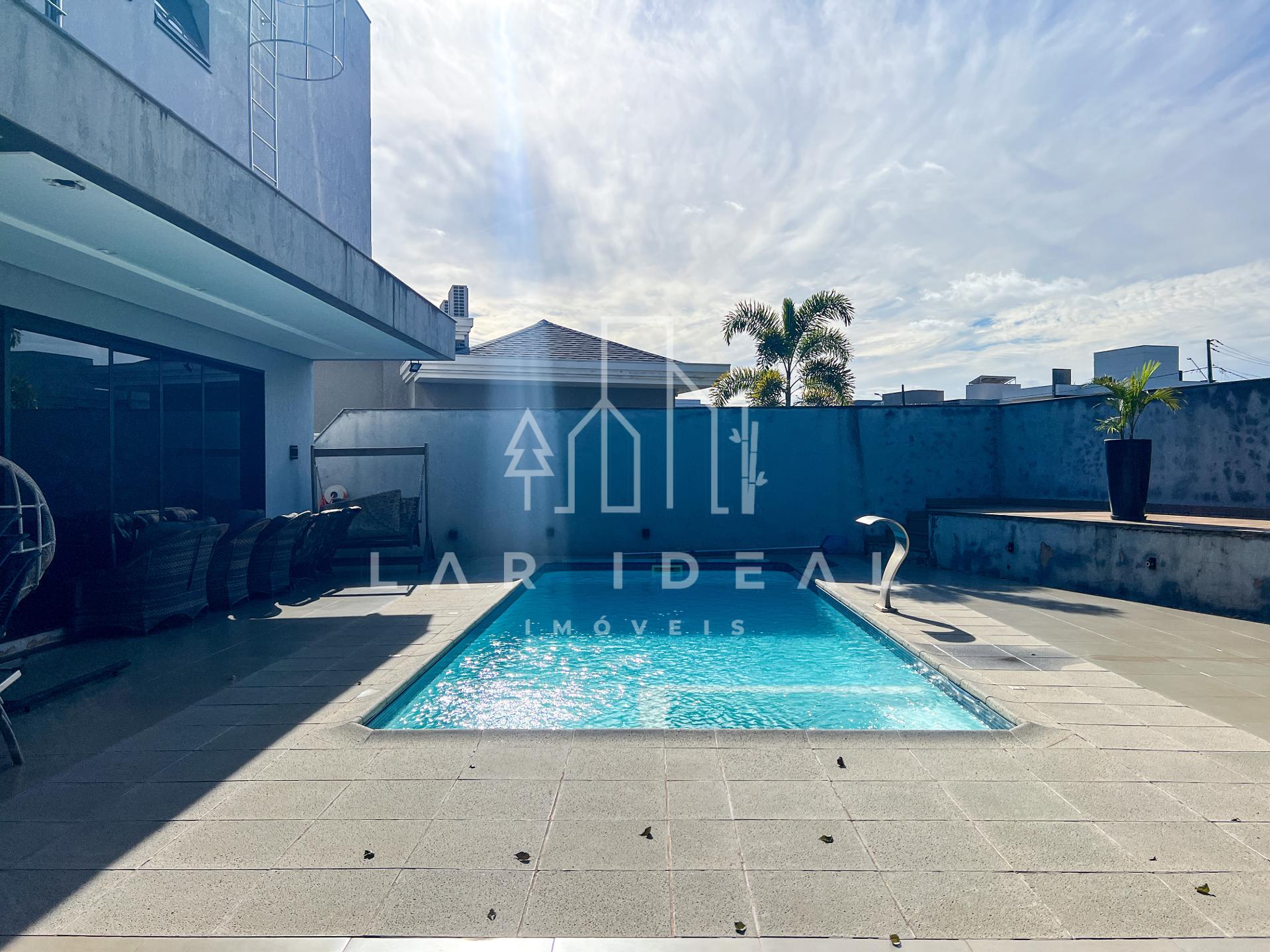 Sobrado de Luxo no Cond. Terras Alpha II, mobiliado, com 3 suites, área gourmet e piscina