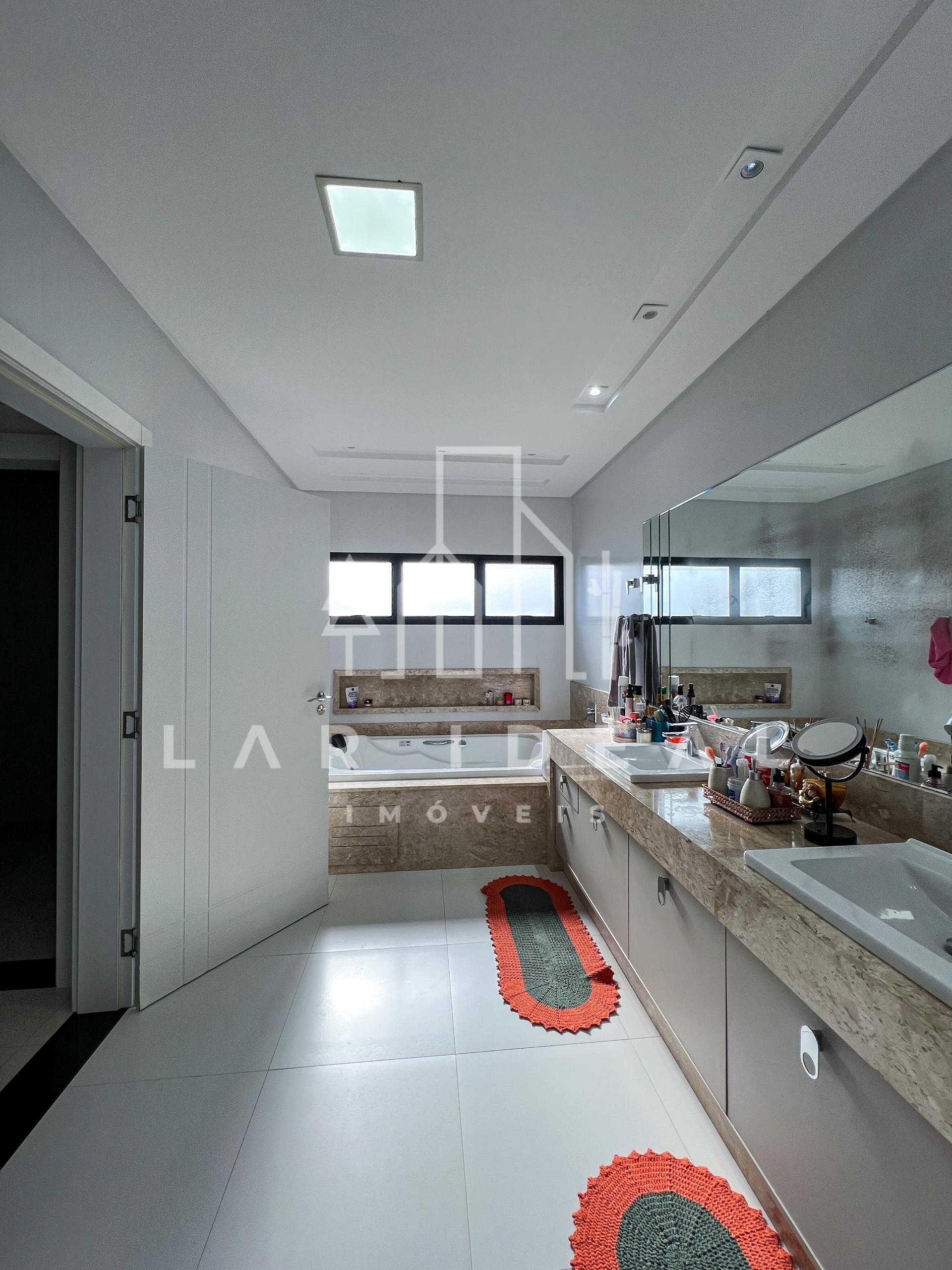 Sobrado de Luxo no Cond. Terras Alpha II, mobiliado, com 3 suites, área gourmet e piscina