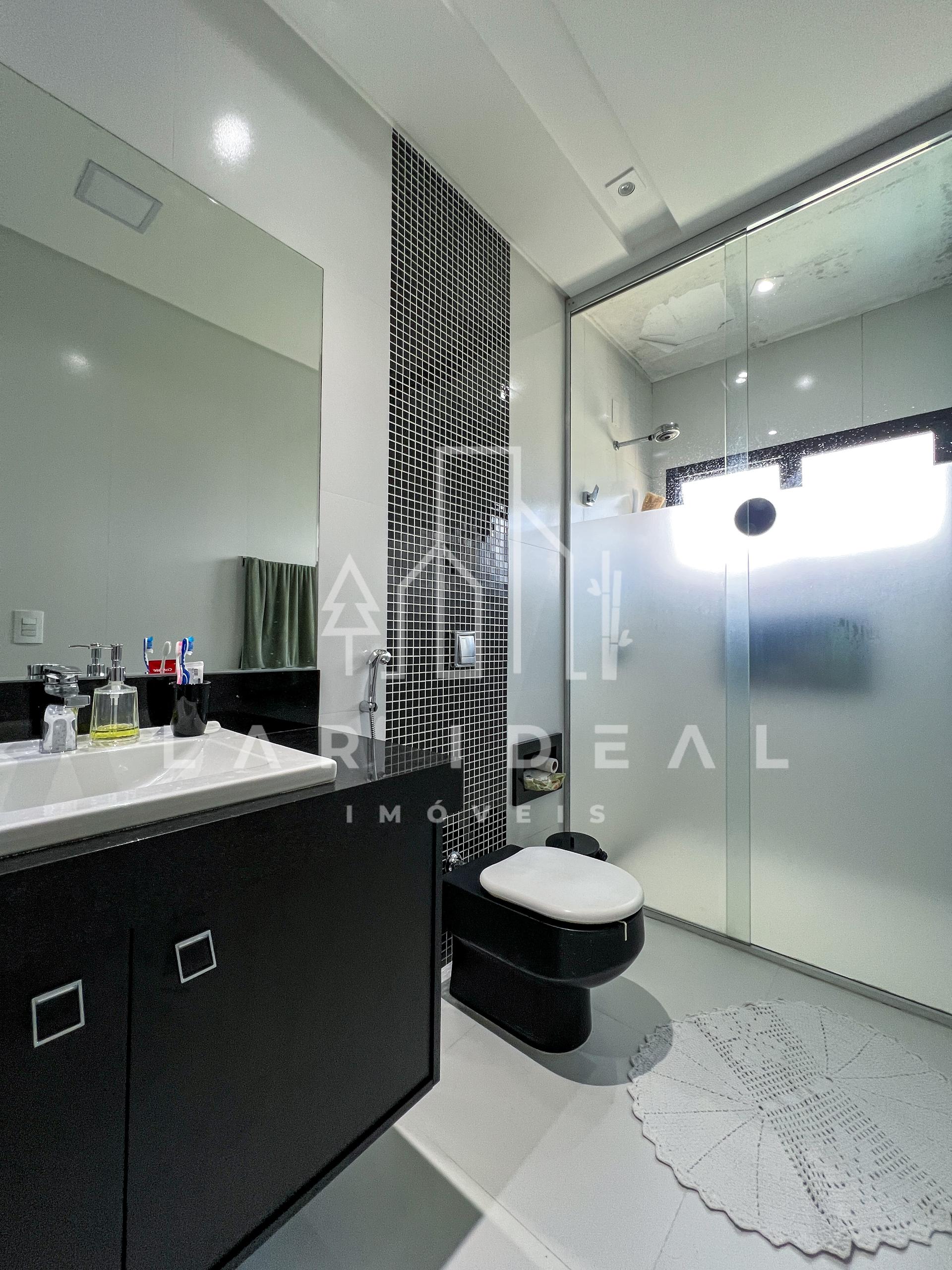 Sobrado de Luxo no Cond. Terras Alpha II, mobiliado, com 3 suites, área gourmet e piscina