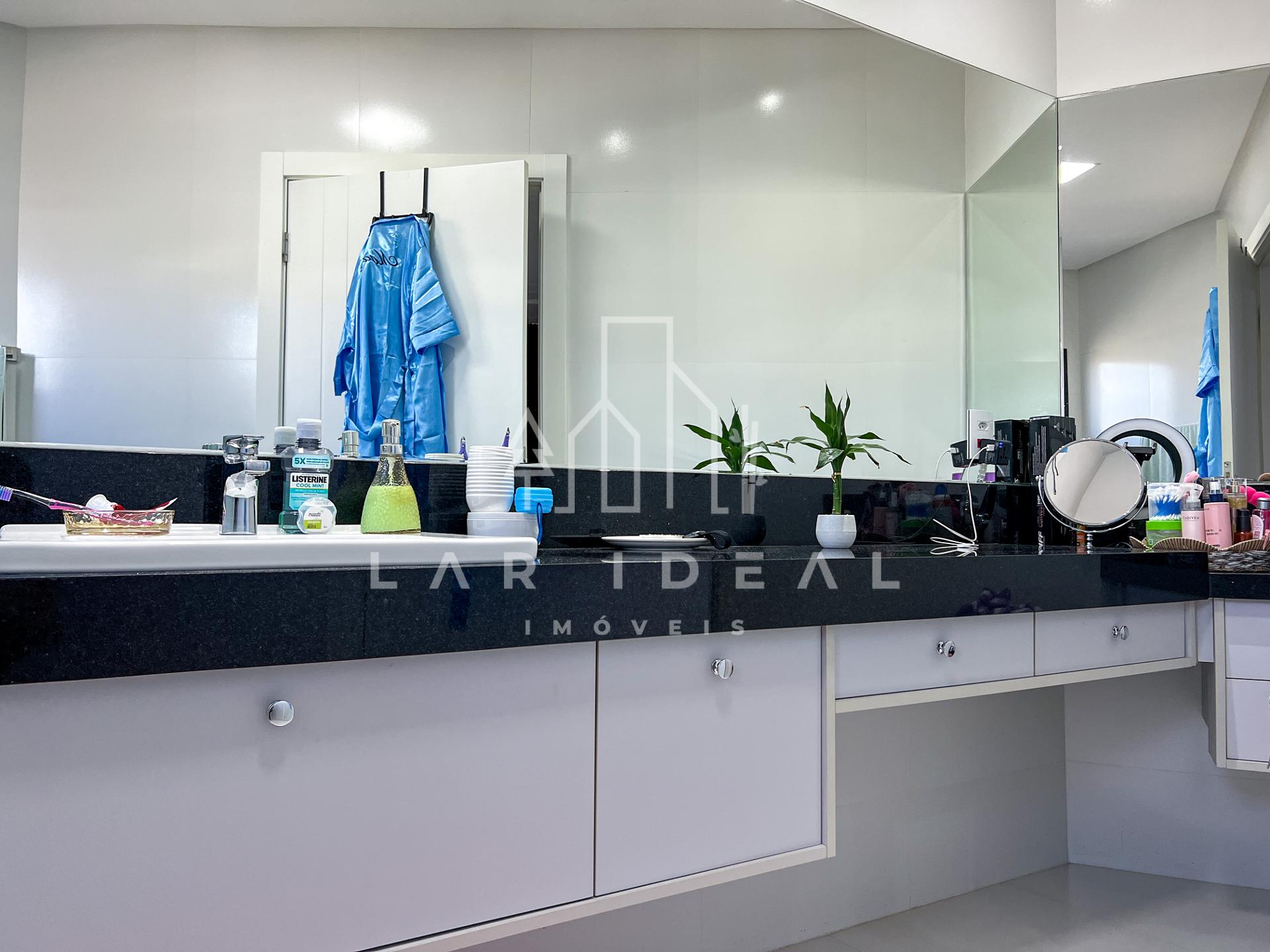 Sobrado de Luxo no Cond. Terras Alpha II, mobiliado, com 3 suites, área gourmet e piscina