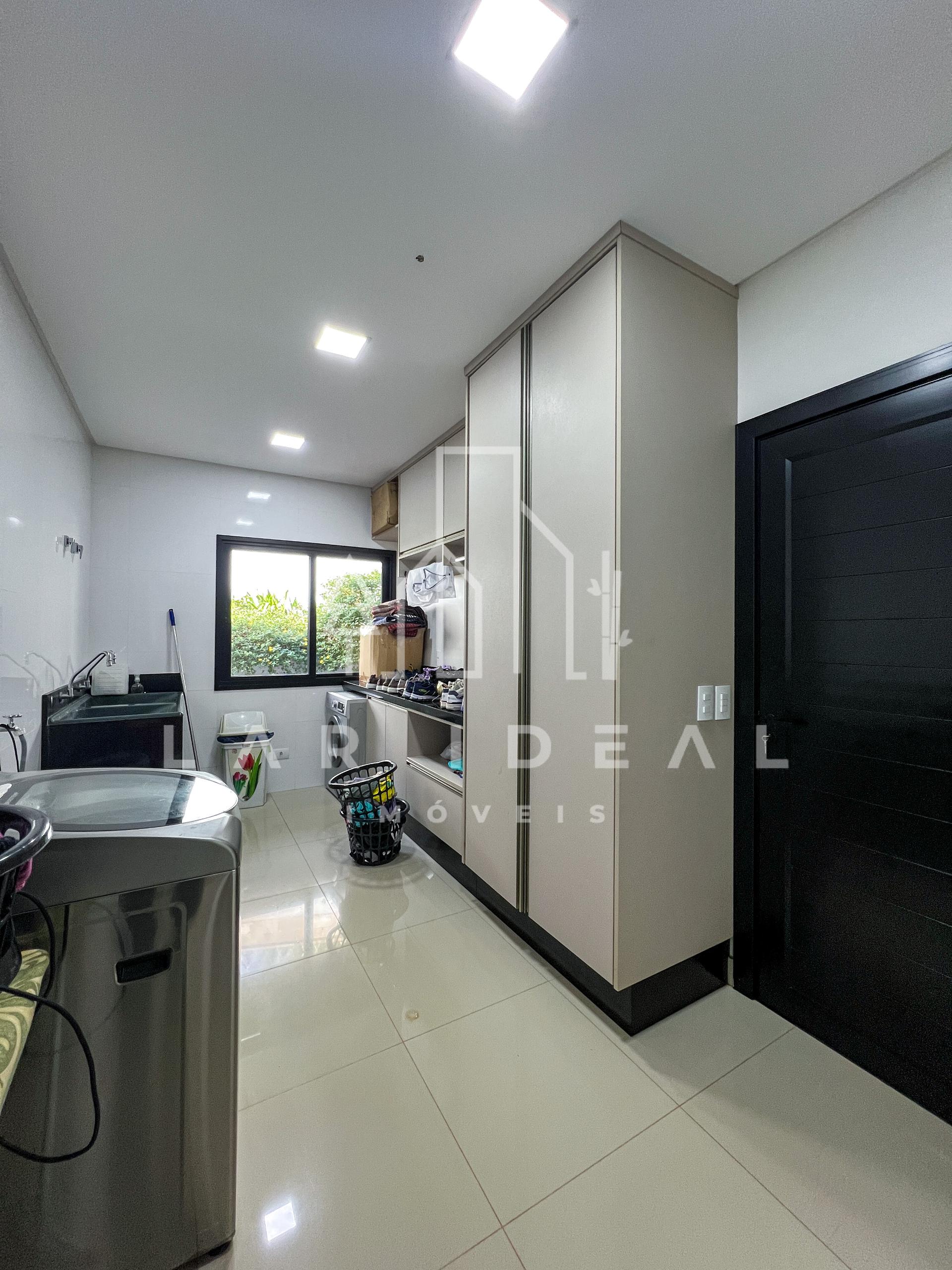 Sobrado de Luxo no Cond. Terras Alpha II, mobiliado, com 3 suites, área gourmet e piscina