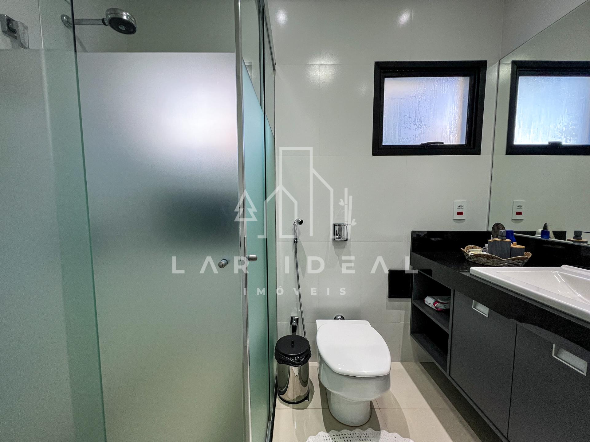 Sobrado de Luxo no Cond. Terras Alpha II, mobiliado, com 3 suites, área gourmet e piscina