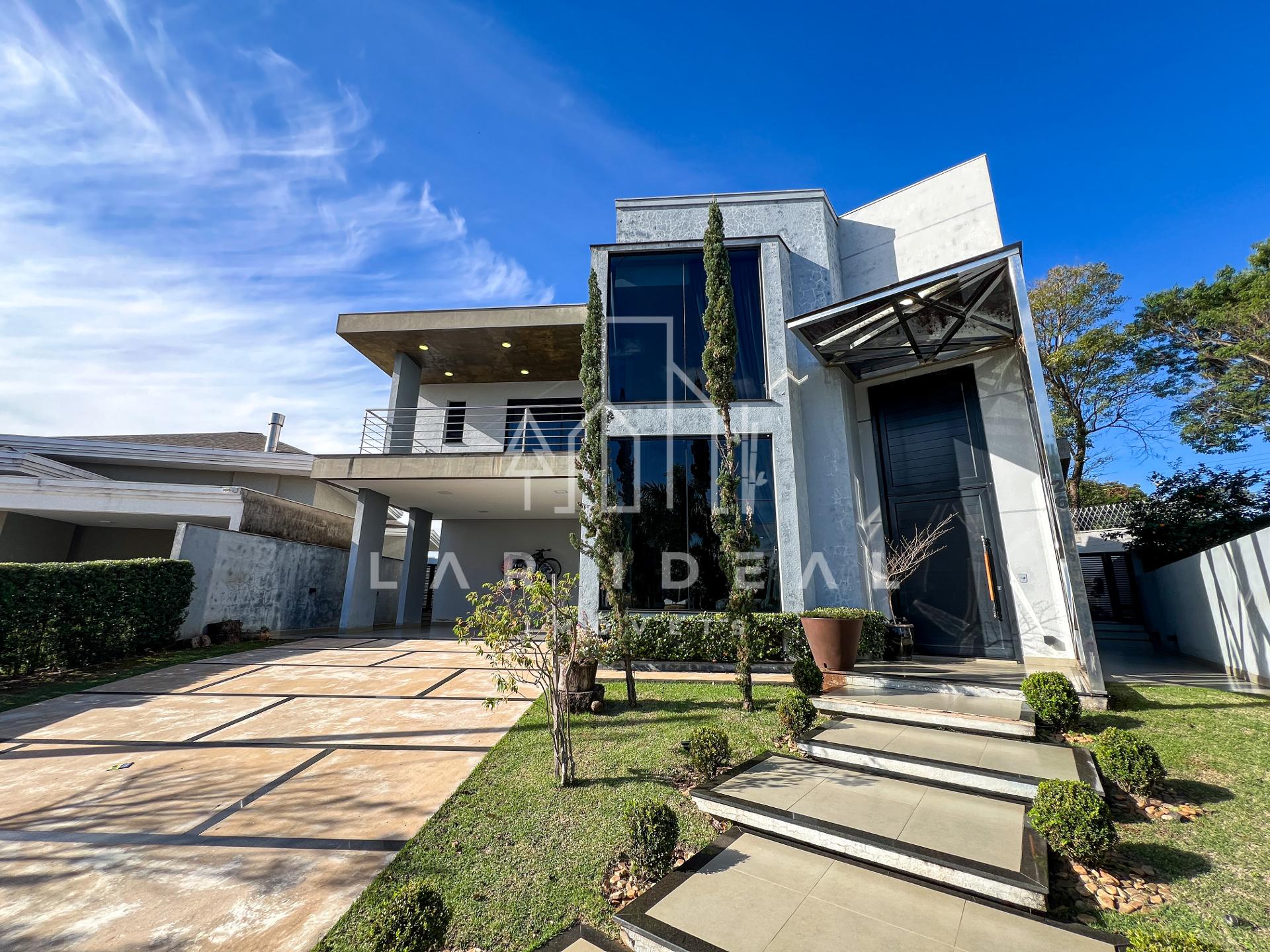 Sobrado de Luxo no Cond. Terras Alpha II, mobiliado, com 3 suites, área gourmet e piscina
