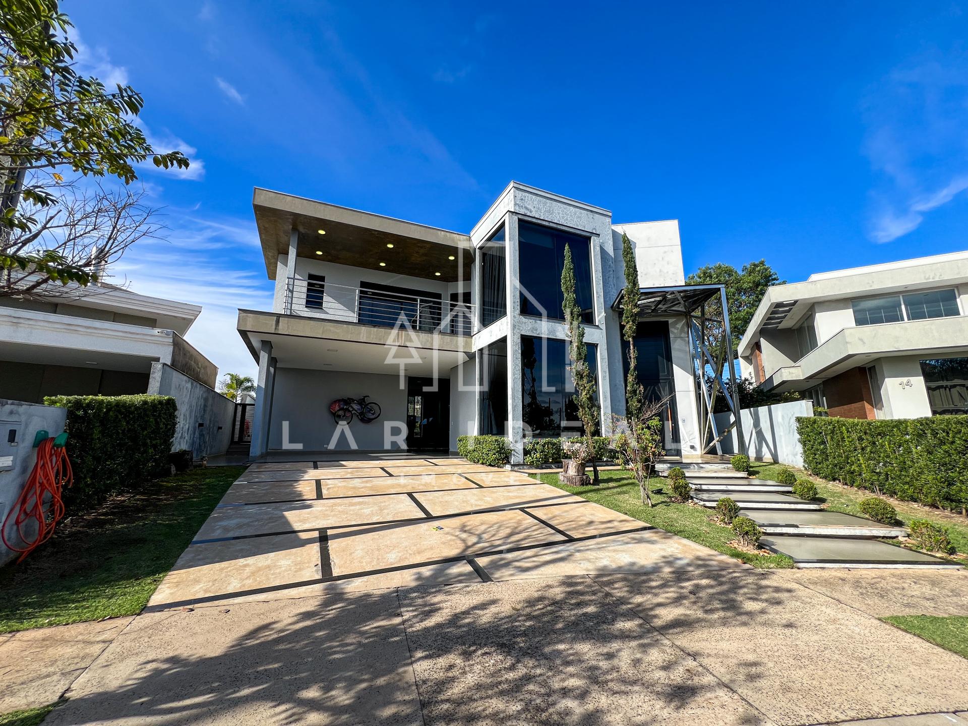 Sobrado de Luxo no Cond. Terras Alpha II, mobiliado, com 3 suites, área gourmet e piscina