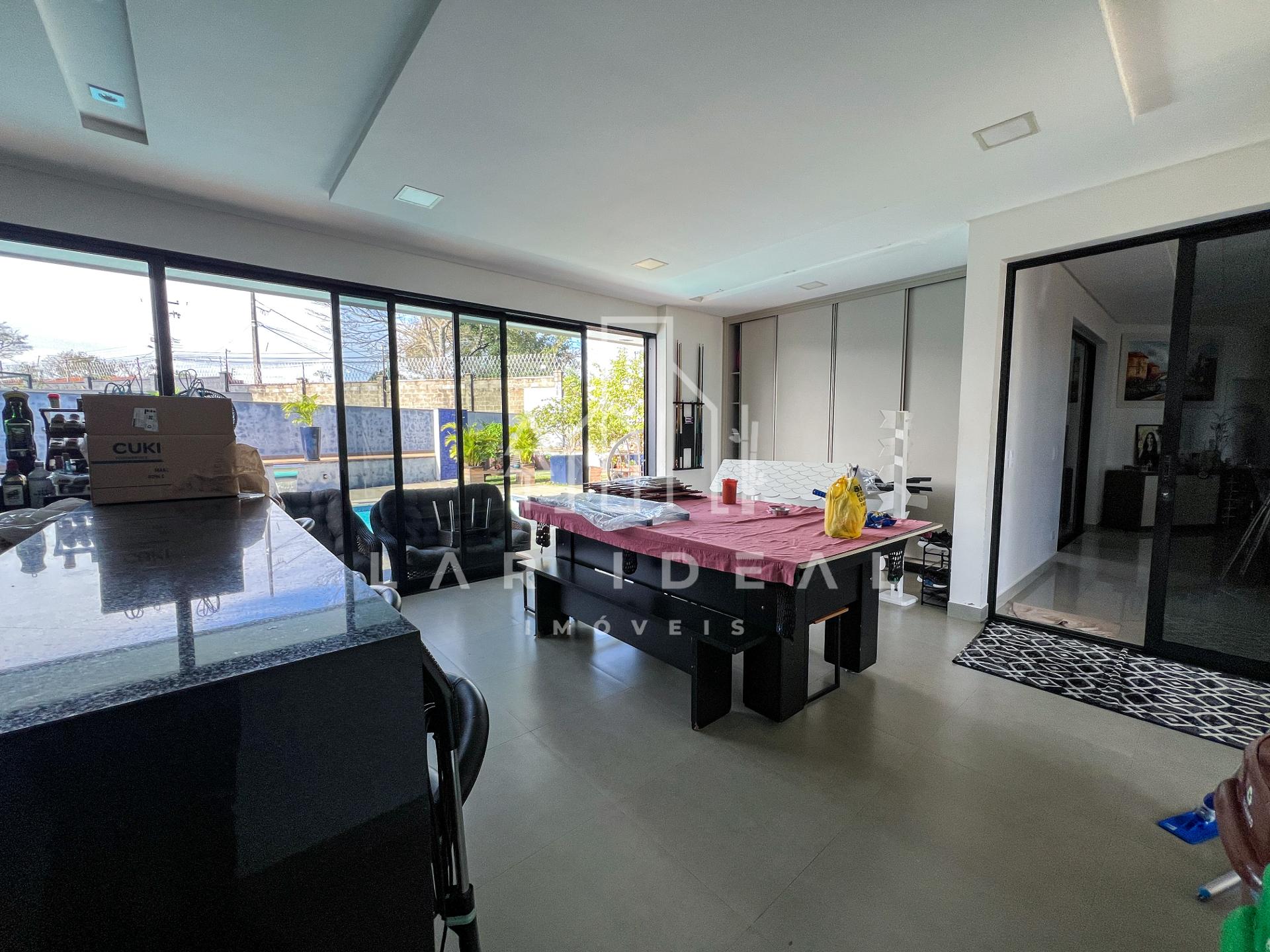 Sobrado de Luxo no Cond. Terras Alpha II, mobiliado, com 3 suites, área gourmet e piscina