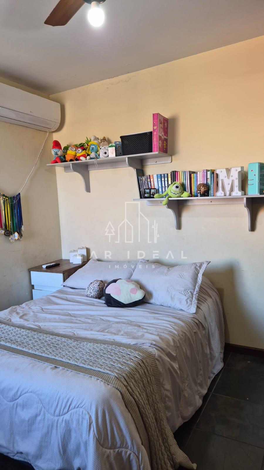 Sobrado com 01 suíte master mais 04 quartos localizado  no Polo Centro