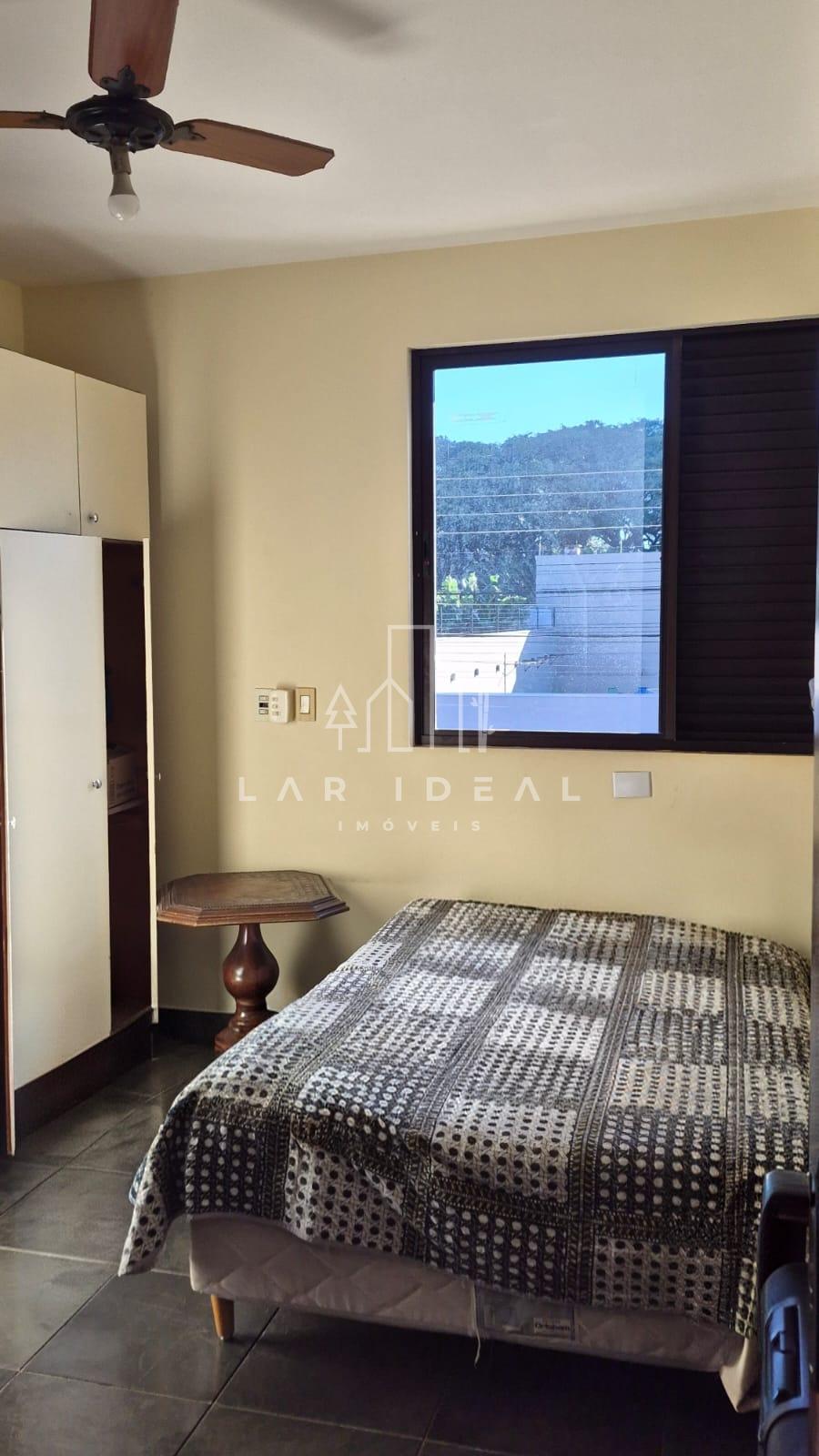 Sobrado com 01 suíte master mais 04 quartos localizado  no Polo Centro