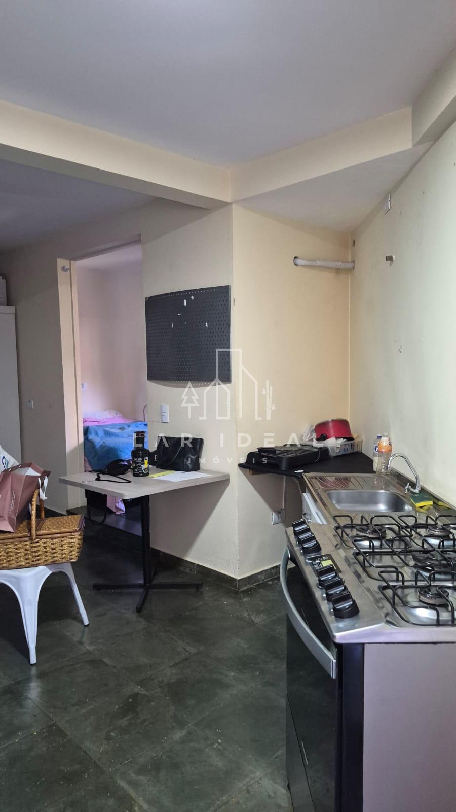 Sobrado com 01 suíte master mais 04 quartos localizado  no Polo Centro