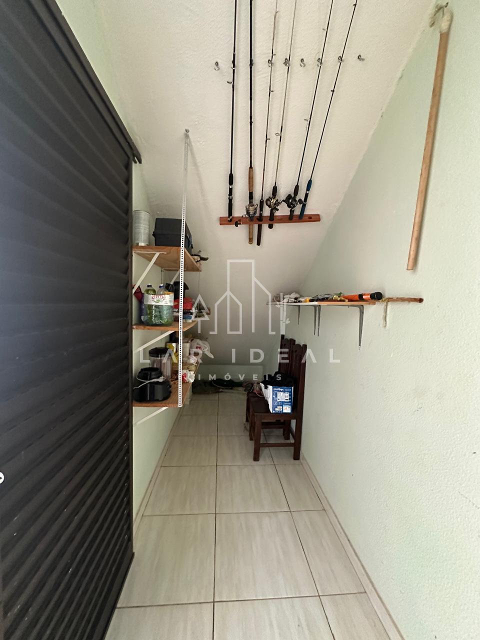 Sobrado em Condominio Fechado em Três Lagoas com 3 quartos, 1 suíte e espaço nos fundos
