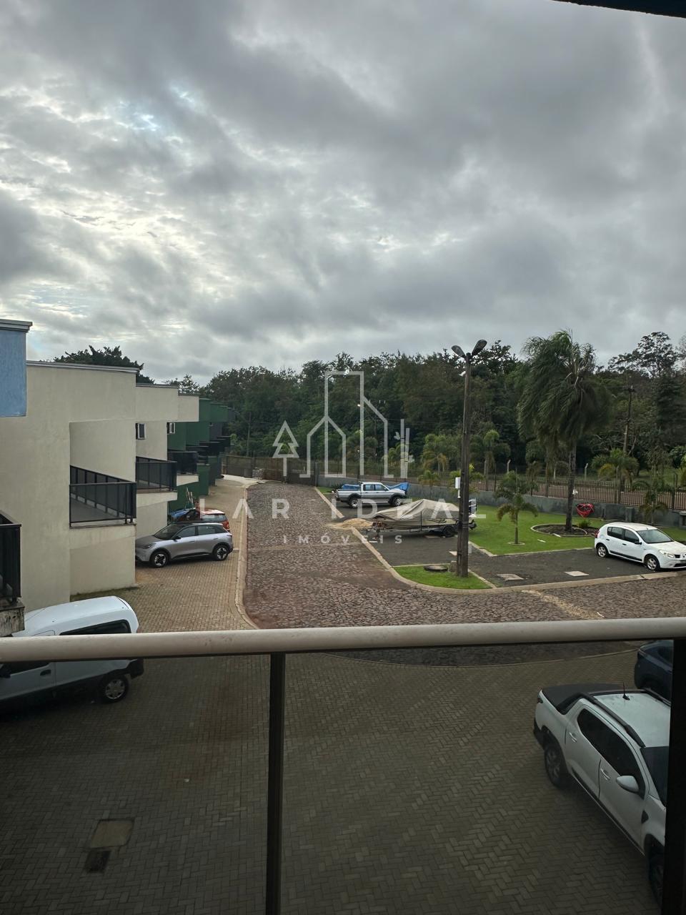 Sobrado em Condominio Fechado em Três Lagoas com 3 quartos, 1 suíte e espaço nos fundos