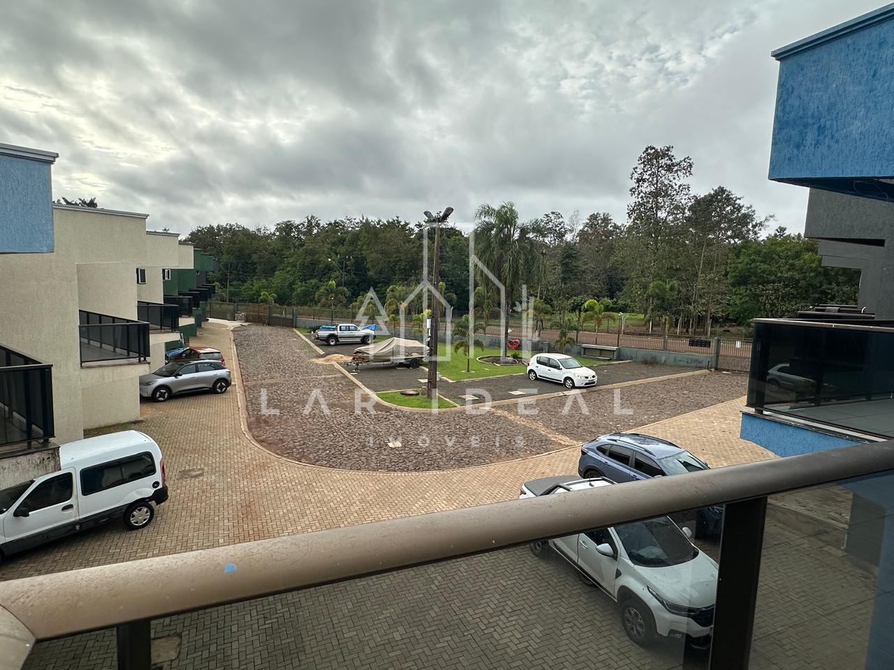 Sobrado em Condominio Fechado em Três Lagoas com 3 quartos, 1 suíte e espaço nos fundos