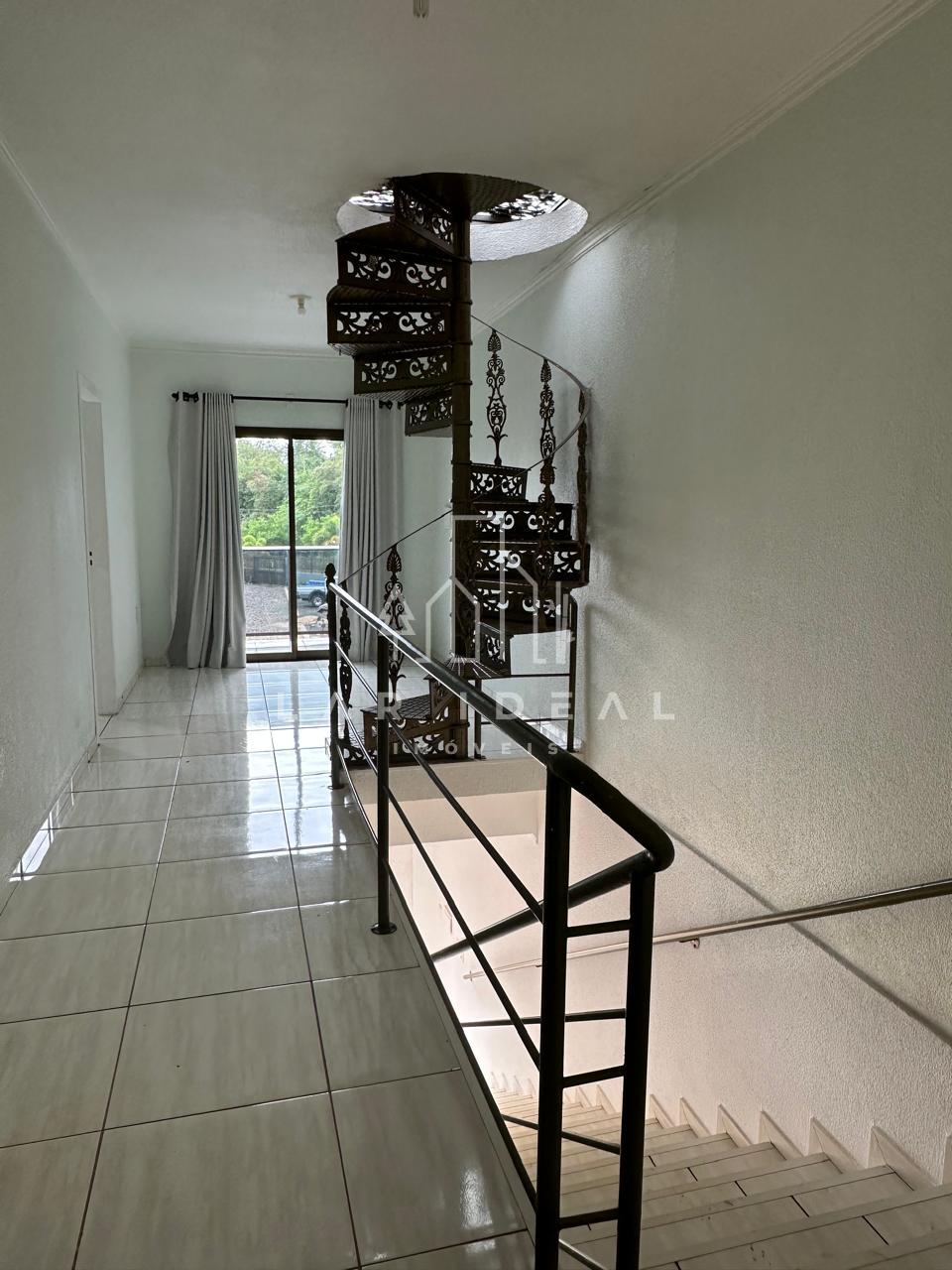 Sobrado em Condominio Fechado em Três Lagoas com 3 quartos, 1 suíte e espaço nos fundos