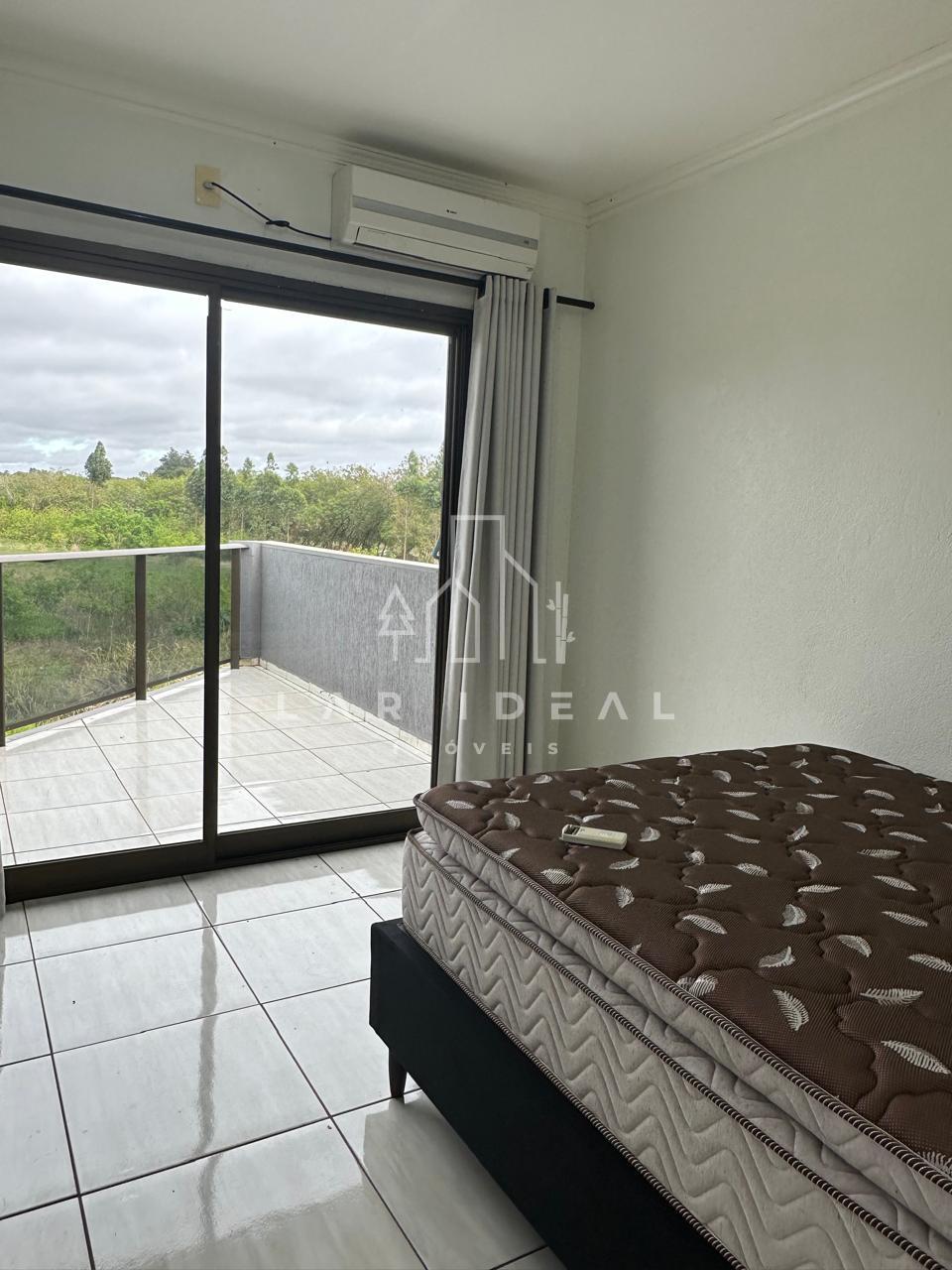 Sobrado em Condominio Fechado em Três Lagoas com 3 quartos, 1 suíte e espaço nos fundos