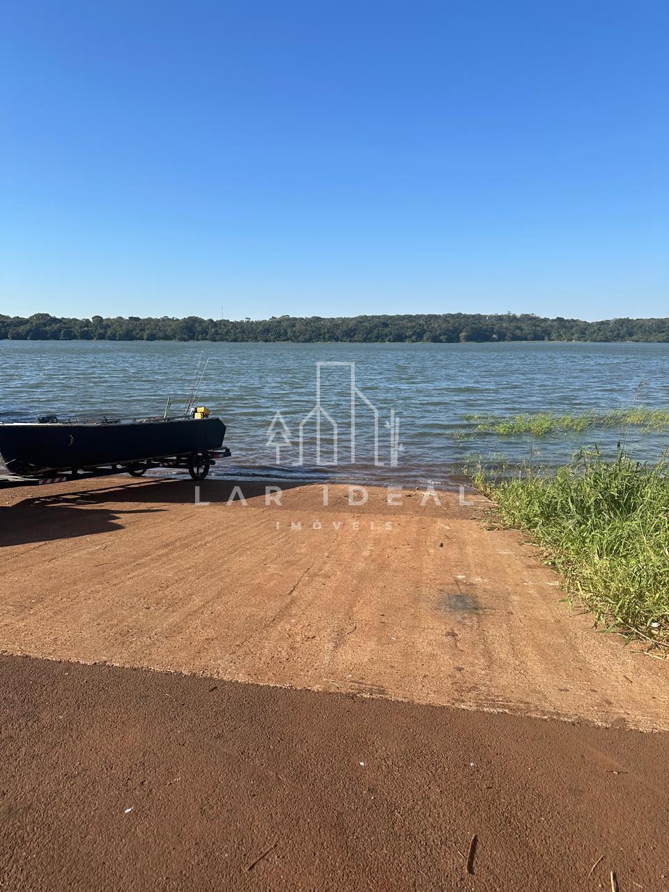 Sobrado em Condominio Fechado em Três Lagoas com 3 quartos, 1 suíte e espaço nos fundos
