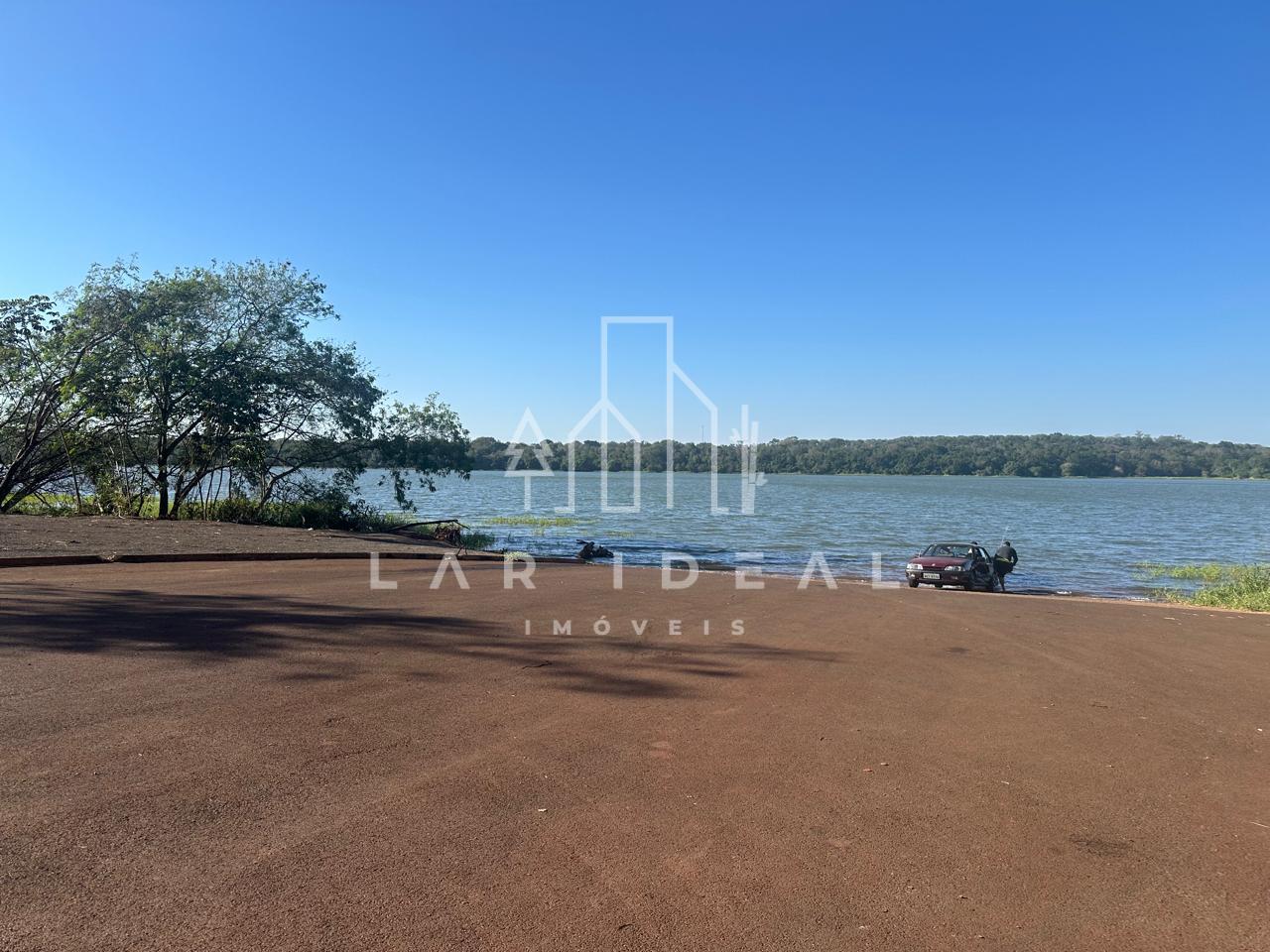 Sobrado em Condominio Fechado em Três Lagoas com 3 quartos, 1 suíte e espaço nos fundos