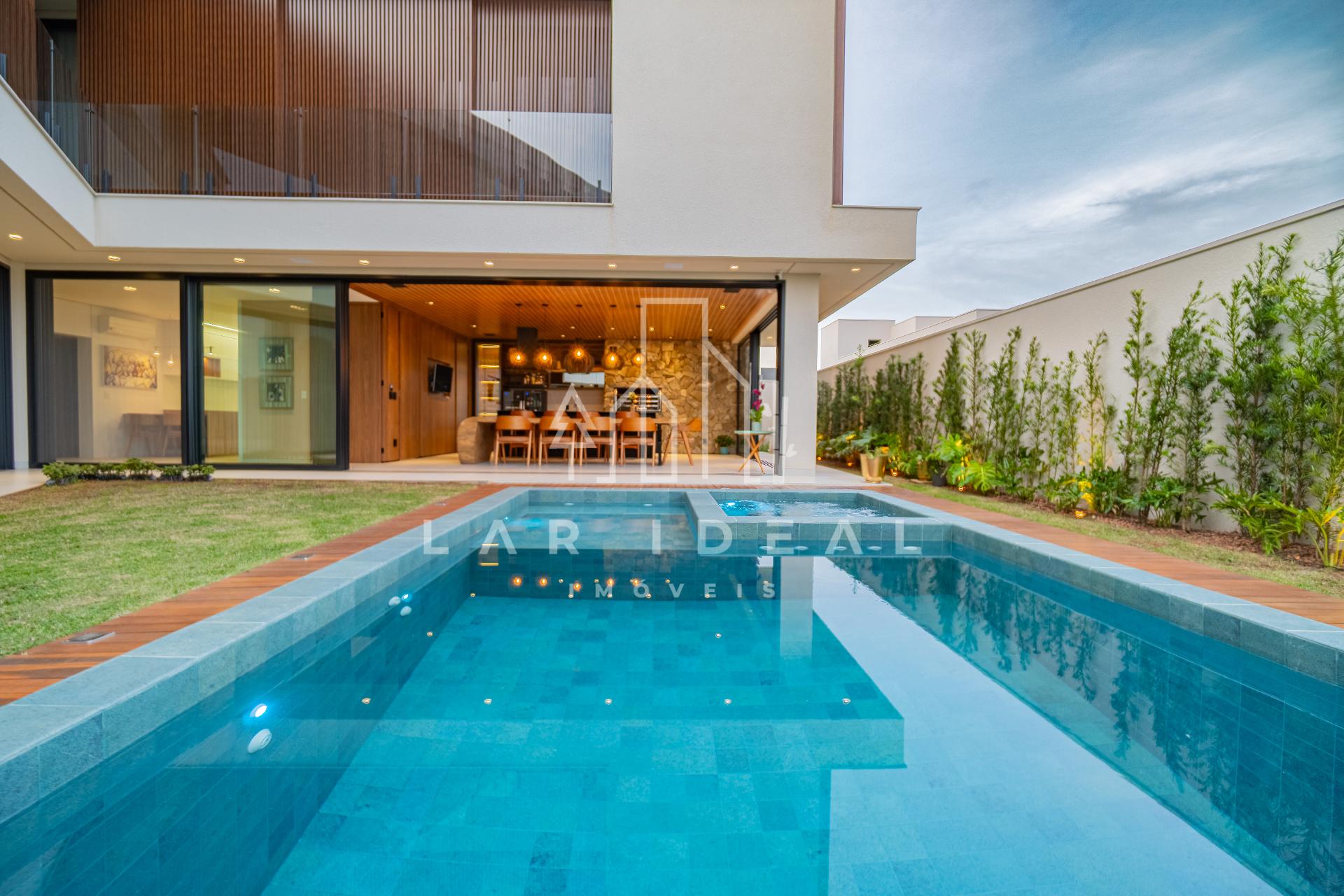 Sofisticação e Exclusividade em uma Residência Única no Cond. Royal Boulevard - Fase 2