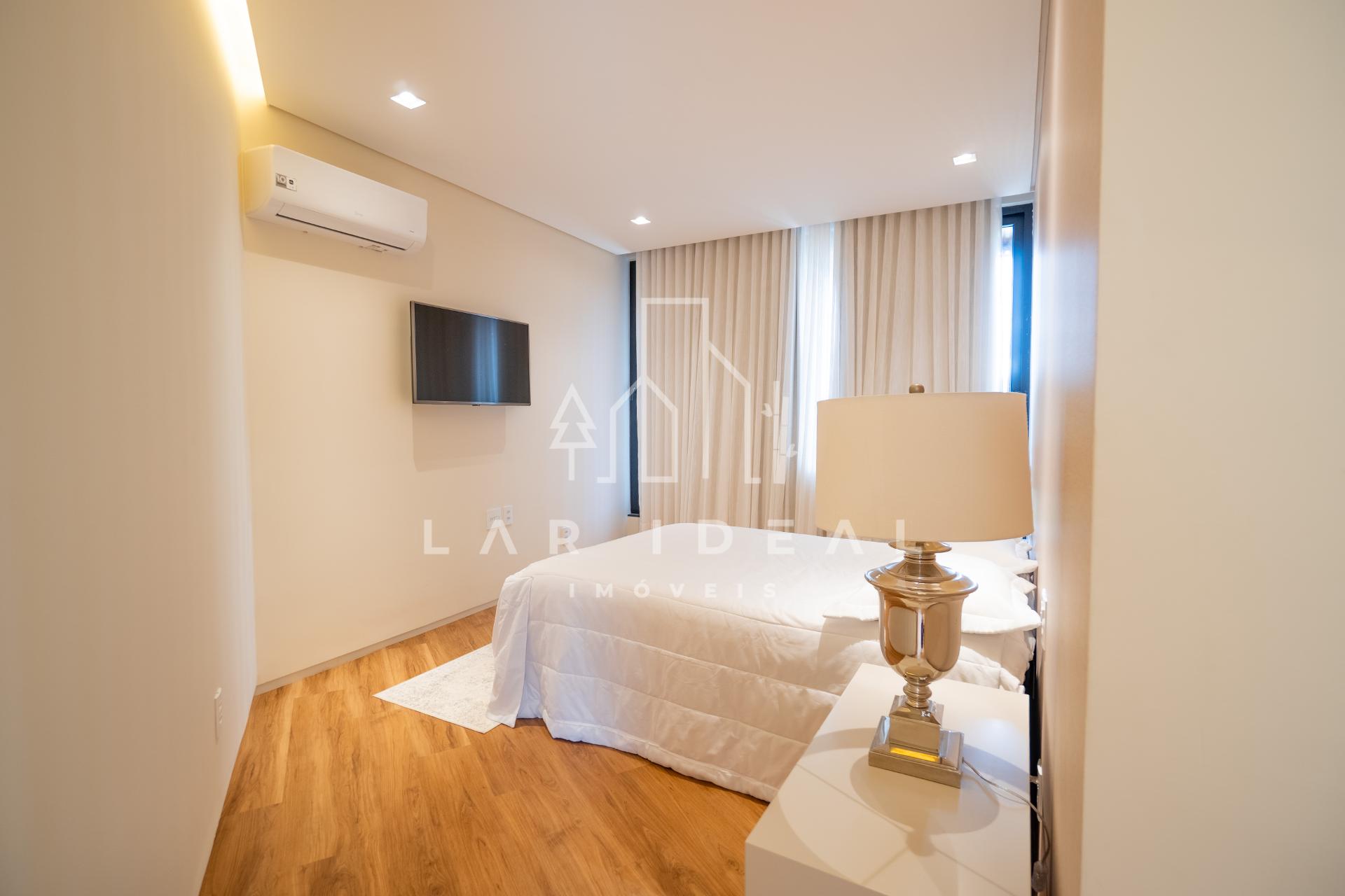 Sofisticao e Exclusividade em uma Residncia nica no Cond. Royal Boulevard - Fase 2